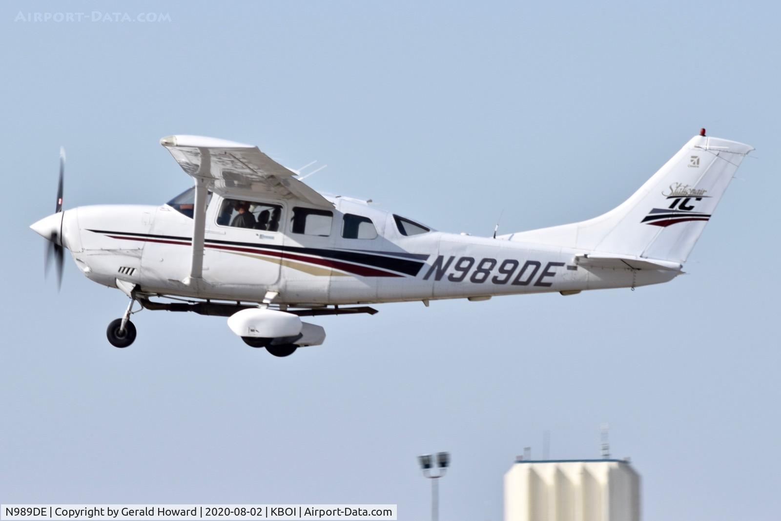 N989DE, 2000 Cessna T206H Turbo Stationair C/N T2068001, Take off from 10L.