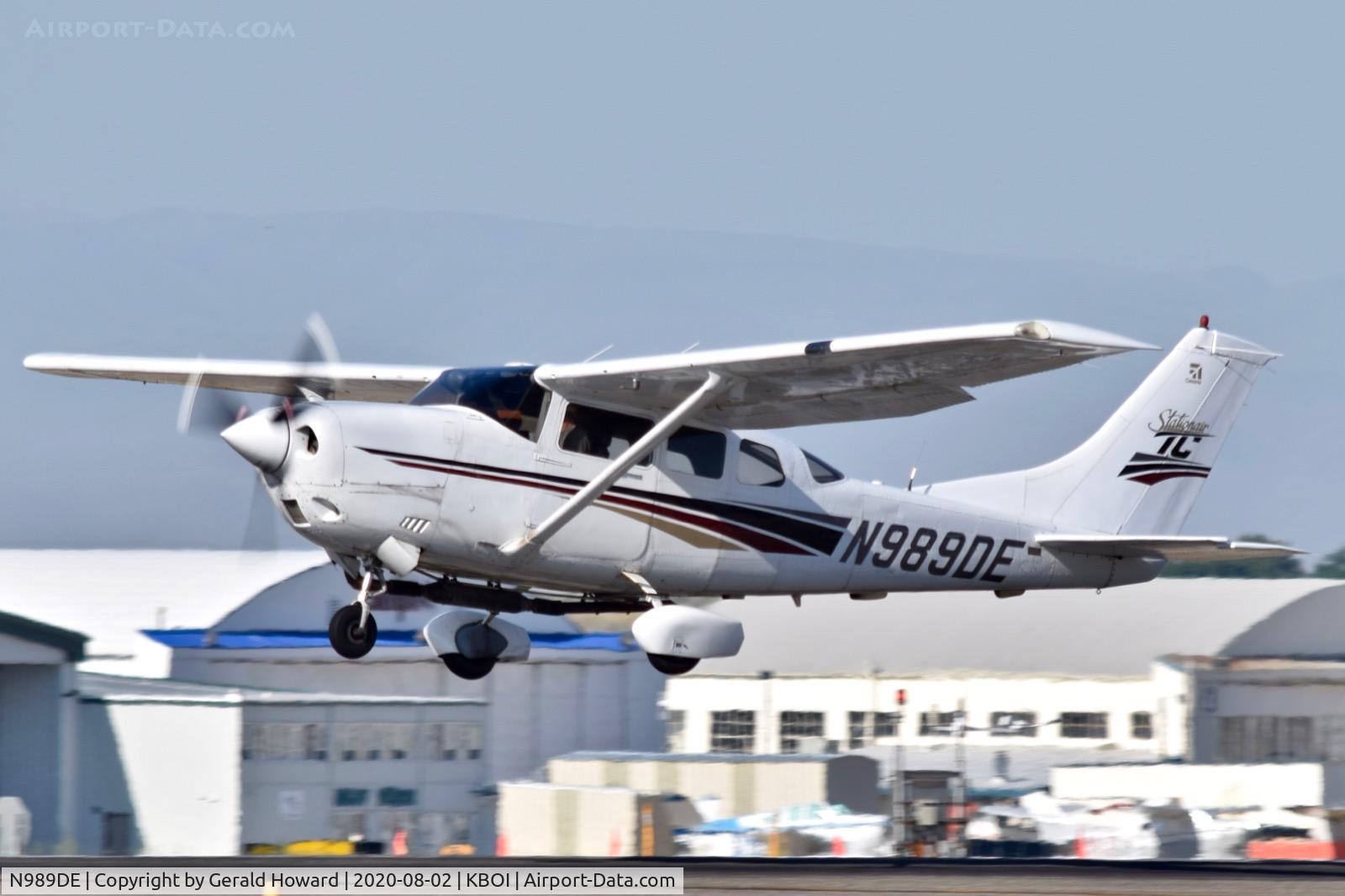 N989DE, 2000 Cessna T206H Turbo Stationair C/N T2068001, Take off from 10L.