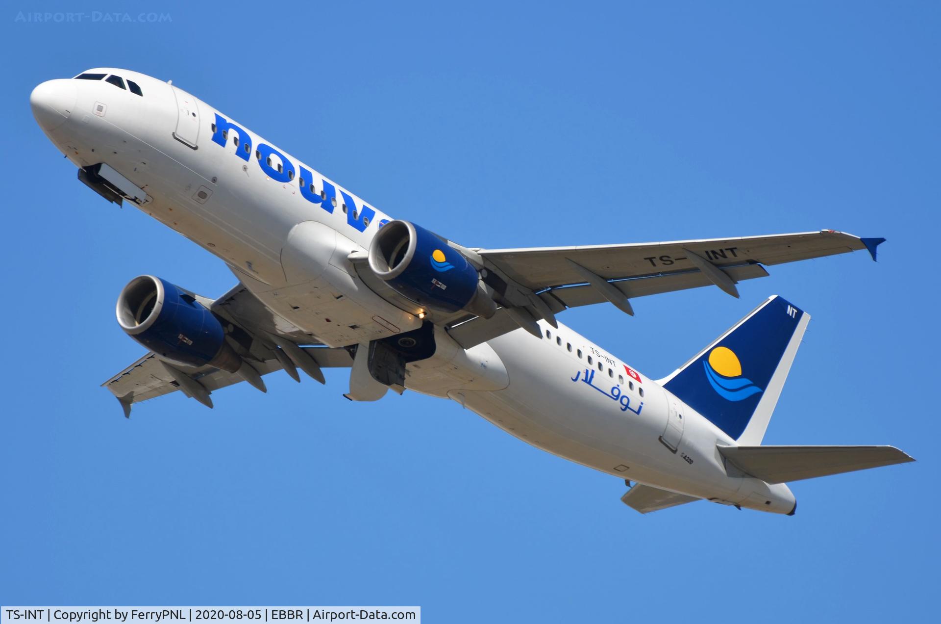 TS-INT, 2009 Airbus A320-214 C/N 3798, Nouvelair A320 taking-off