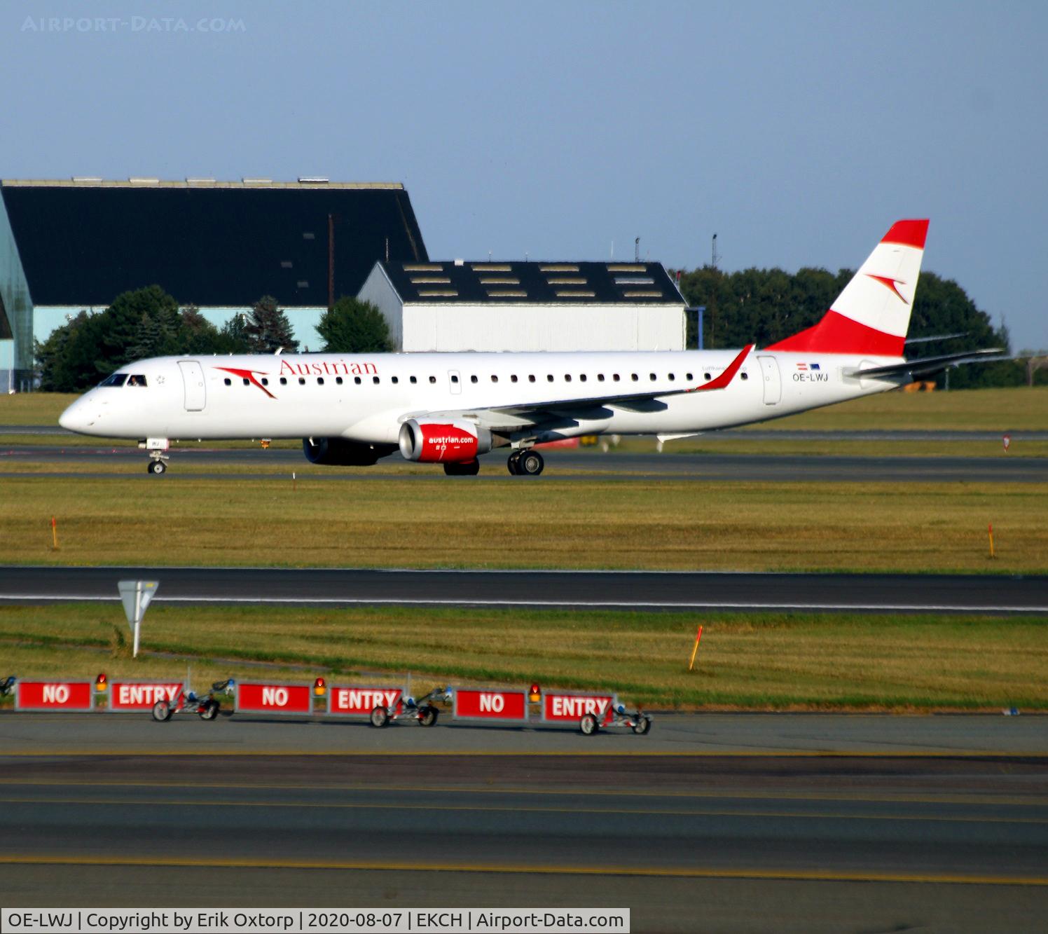 OE-LWJ, 2012 Embraer 195LR (ERJ-190-200LR) C/N 19000507, OE-LWJ landed rw 22L