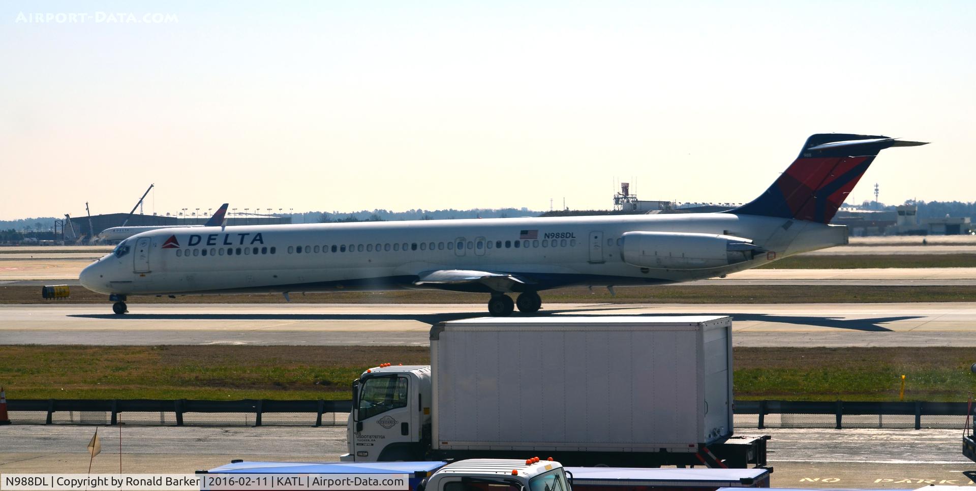 N988DL, 1991 McDonnell Douglas MD-88 C/N 53339, Taxi Atlanta