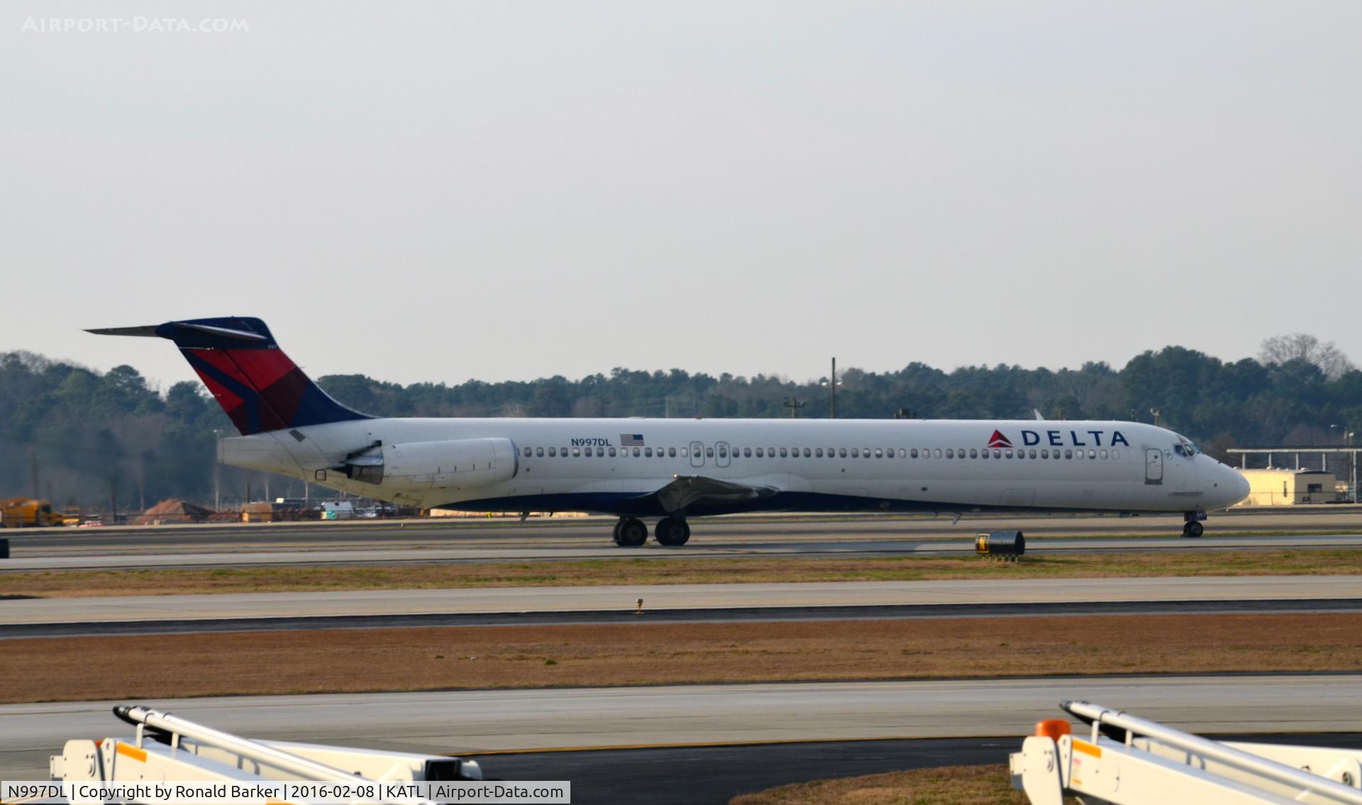 N997DL, 1992 McDonnell Douglas MD-88 C/N 53364, Taxi Atlanta