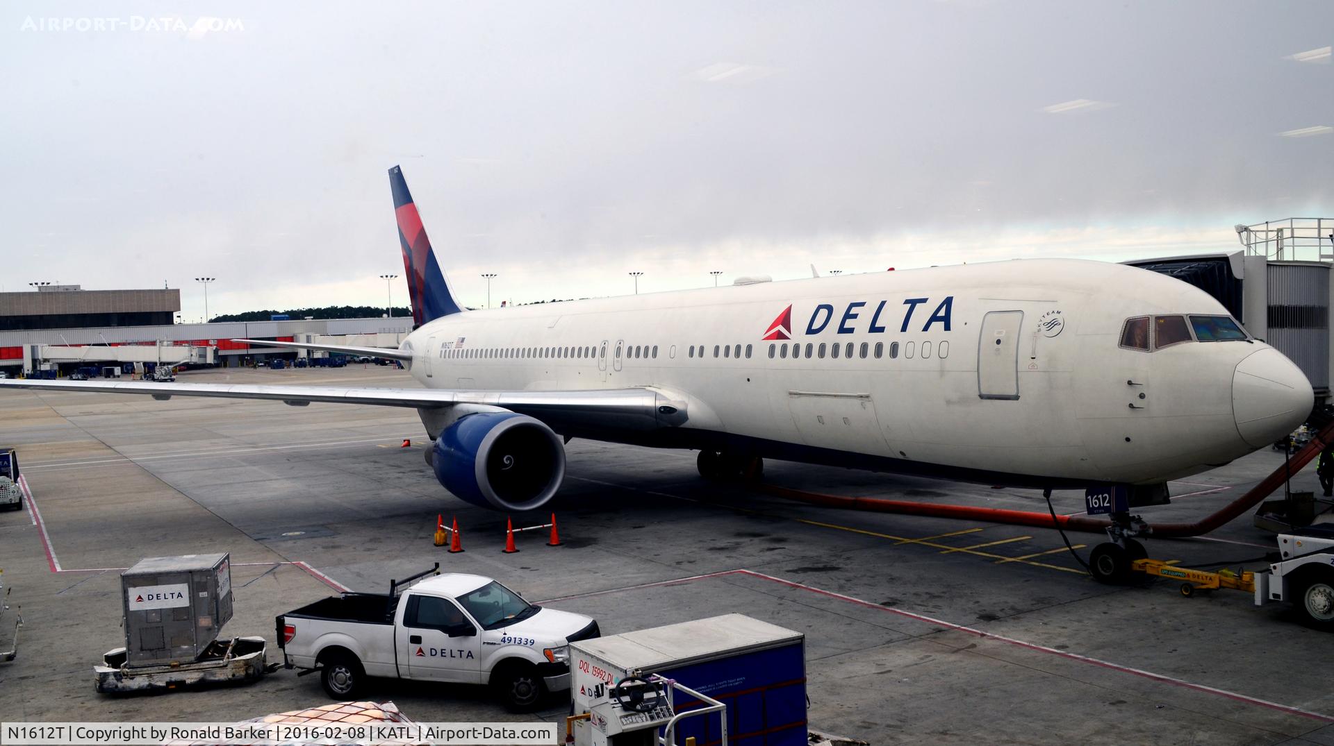 N1612T, 2001 Boeing 767-332 C/N 30575, At the gate Atlanta