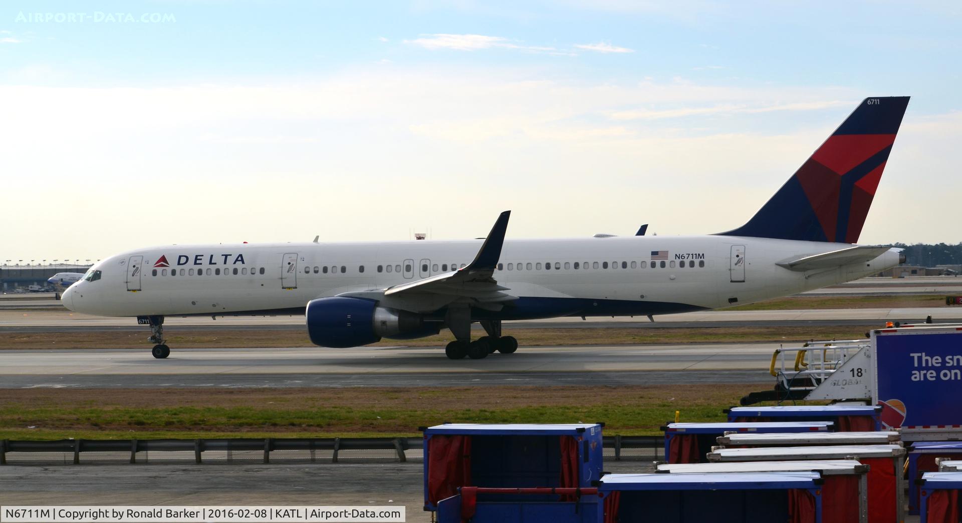 N6711M, 2000 Boeing 757-232 C/N 30483, Taxi Atlanta