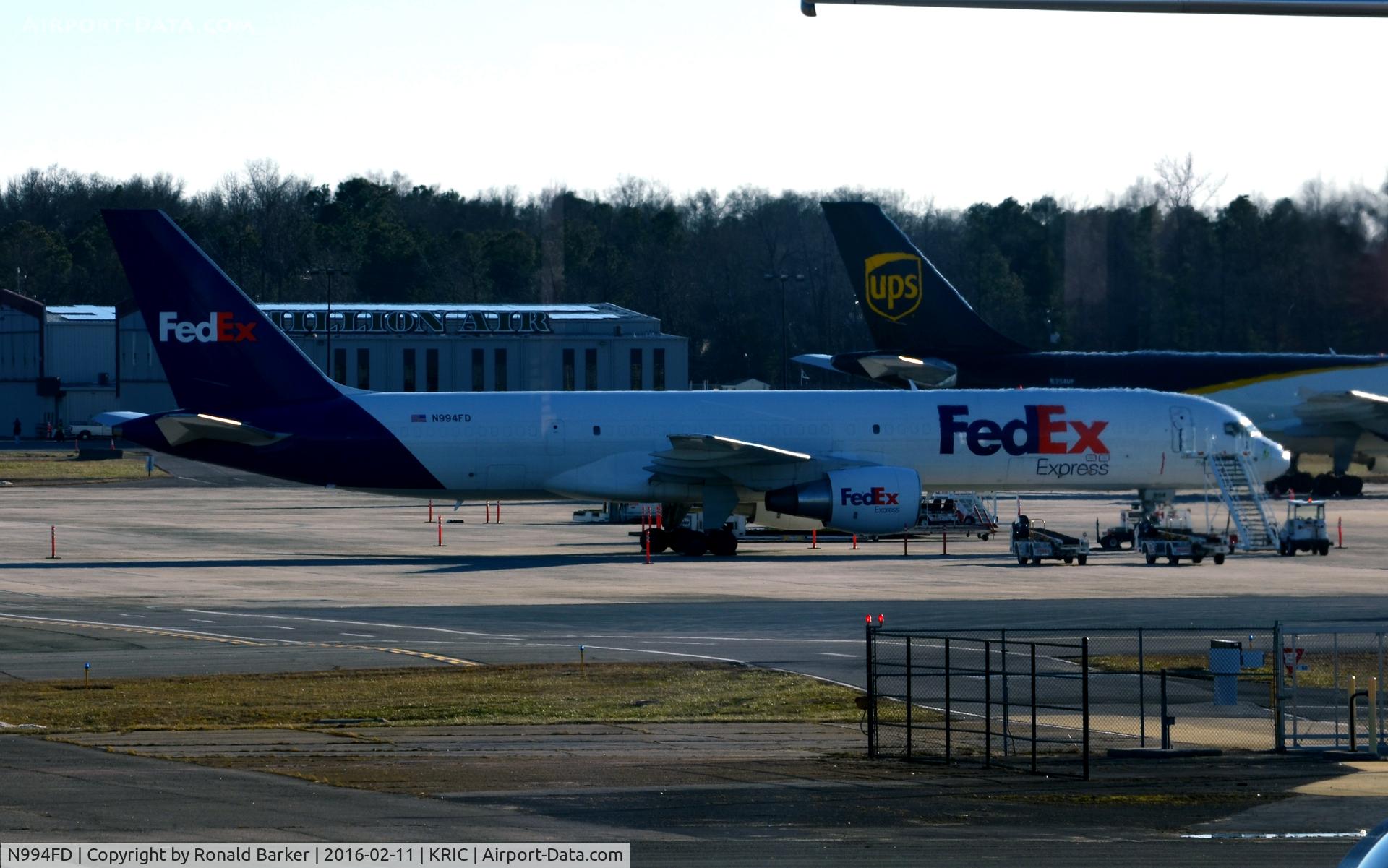 N994FD, 1992 Boeing 757-23A C/N 25490, Parked Richmond