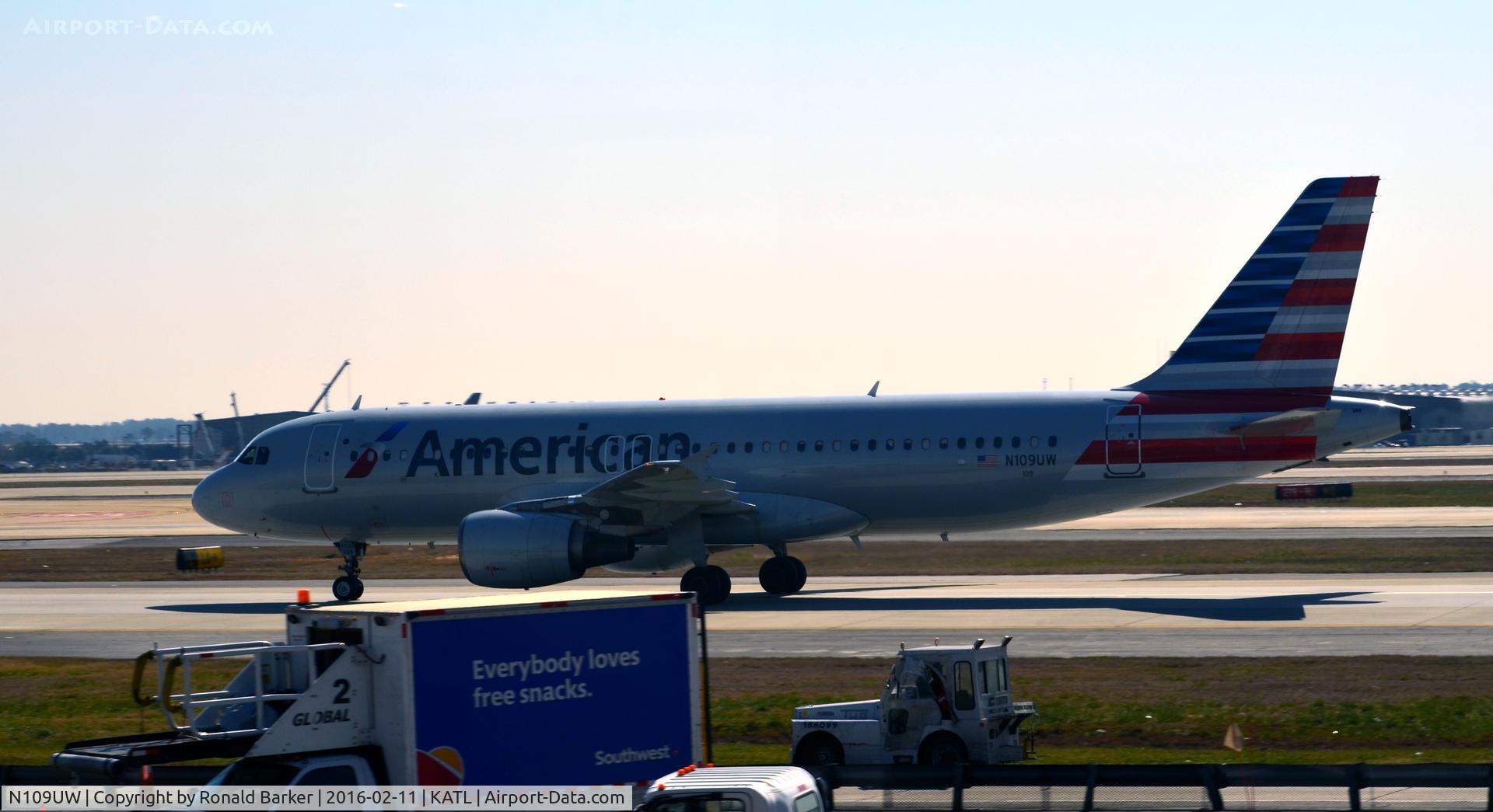 N109UW, 1999 Airbus A320-214 C/N 1065, Taxi Atlanta