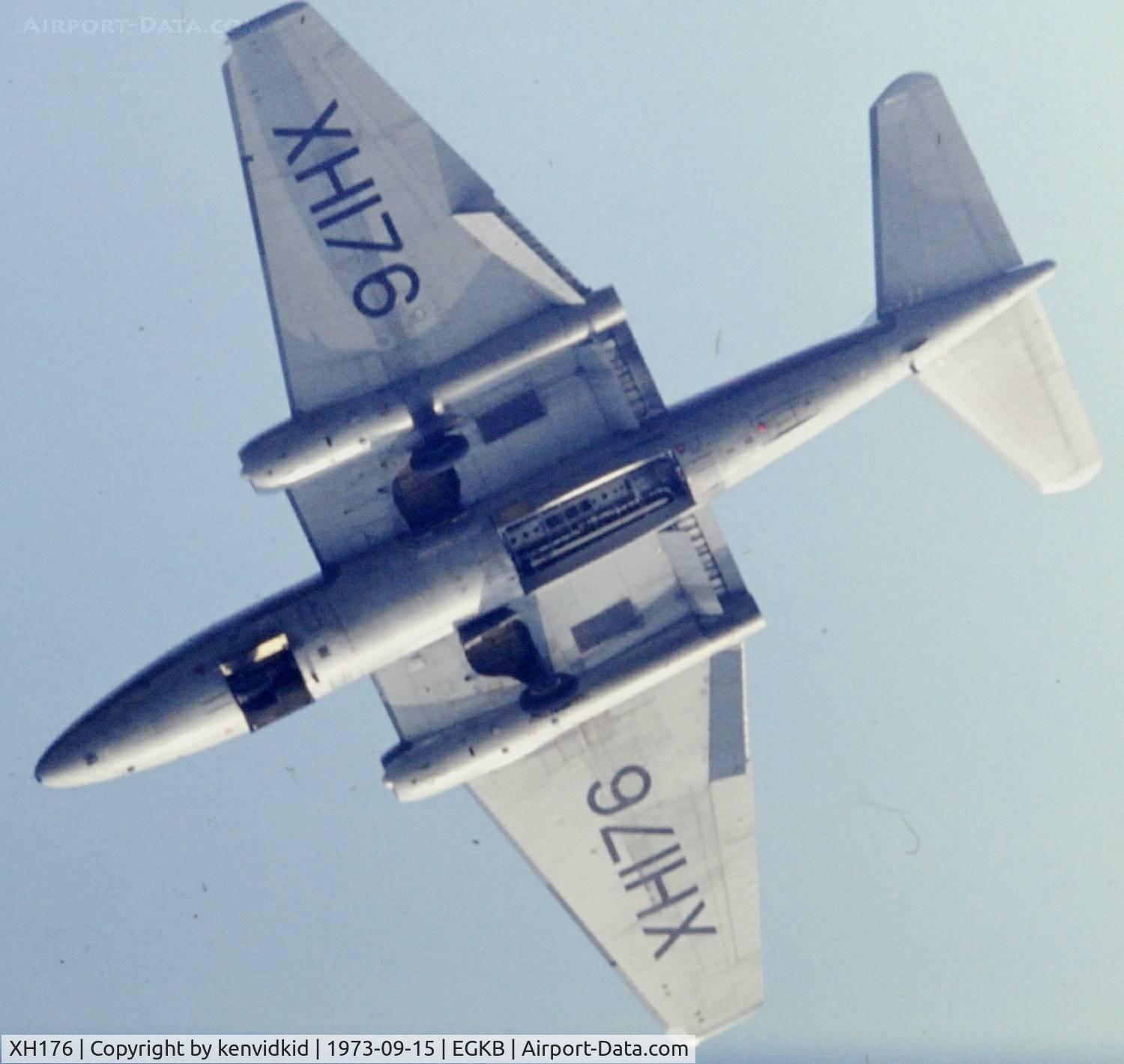 XH176, 1960 English Electric Canberra PR.9 C/N SH1740, Making a photo-pass over Biggin Hill.