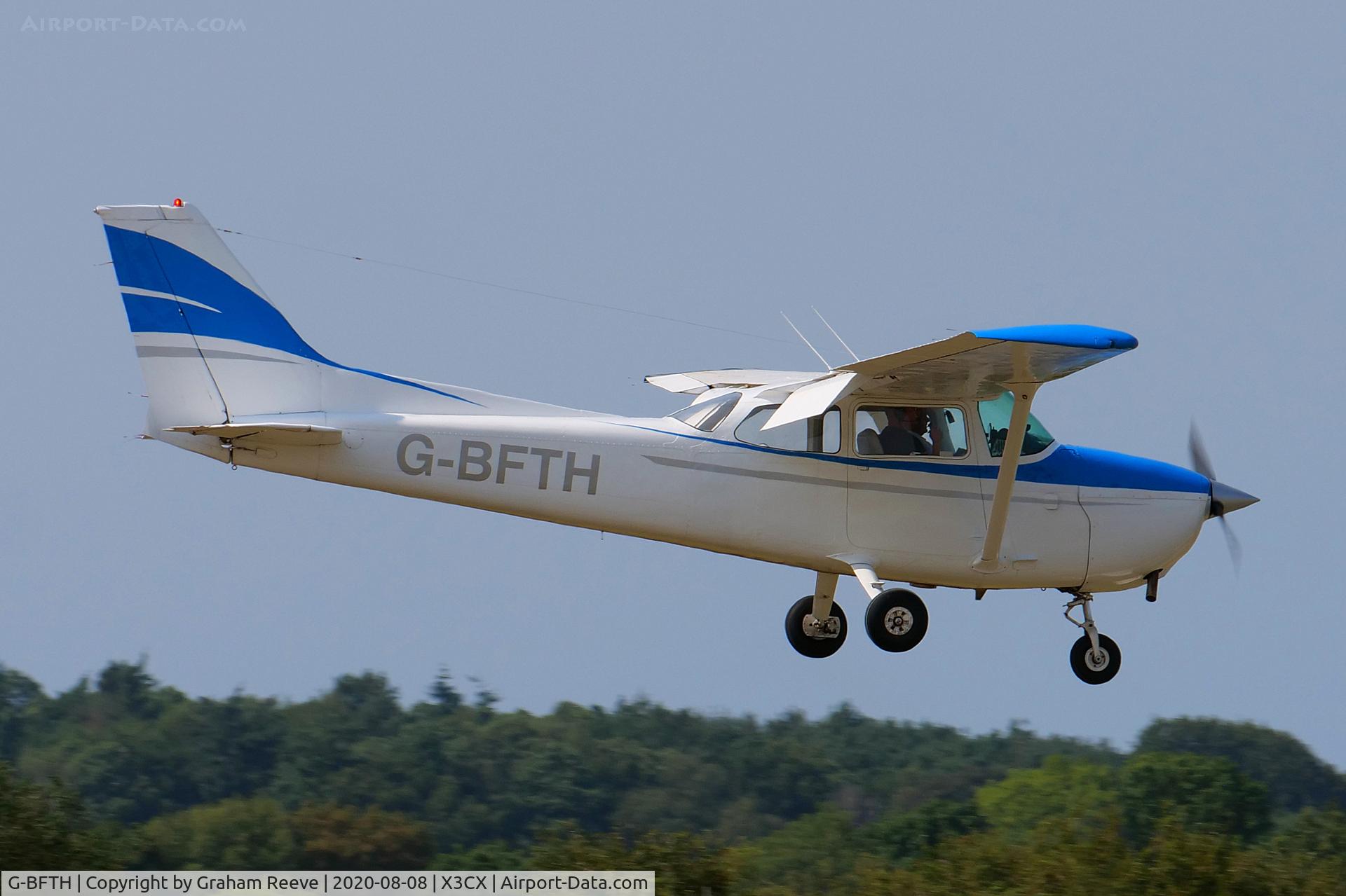 G-BFTH, 1978 Reims F172N Skyhawk C/N 1671, Landing at Northrepps.