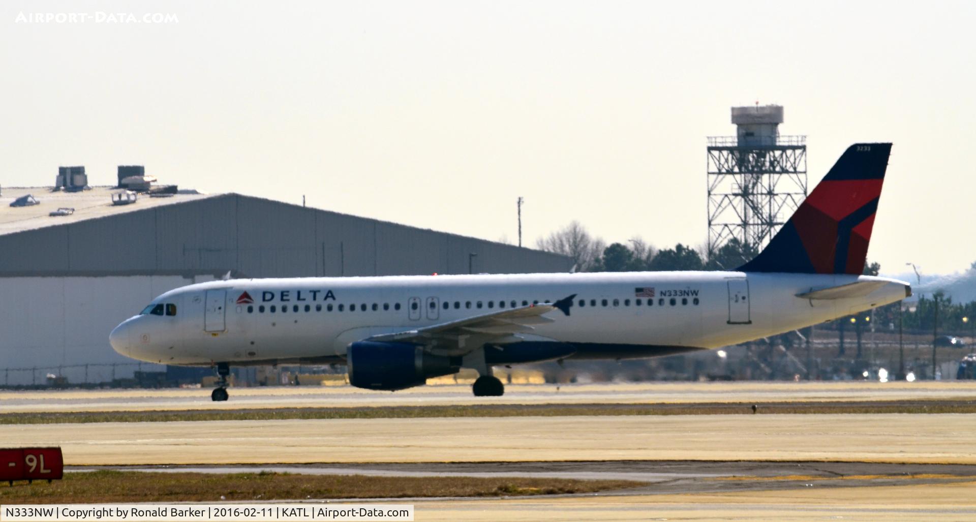 N333NW, 1992 Airbus A320-211 C/N 329, Taxi Atlanta