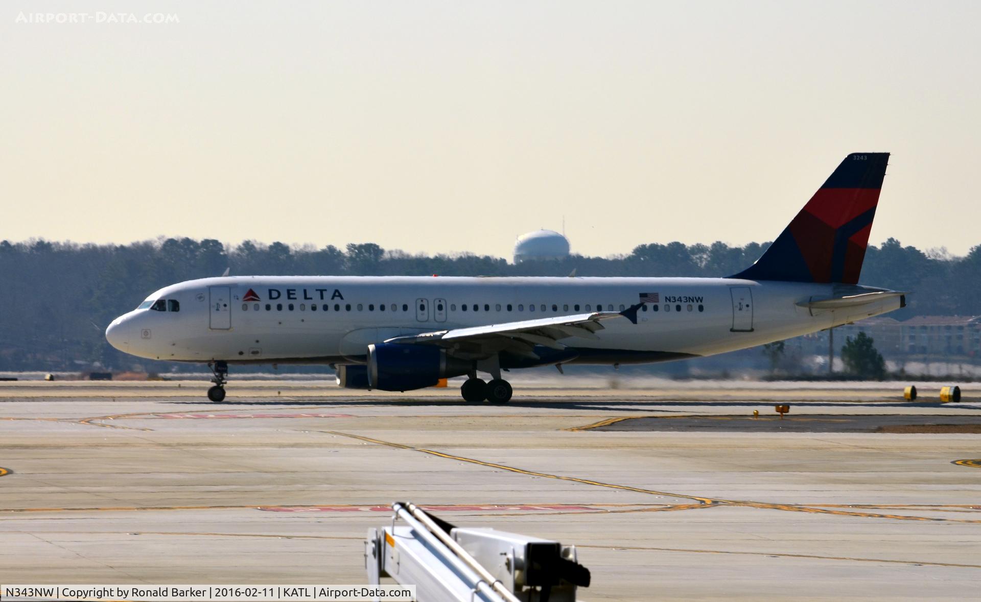 N343NW, 1993 Airbus A320-212 C/N 387, Taxi Atlanta