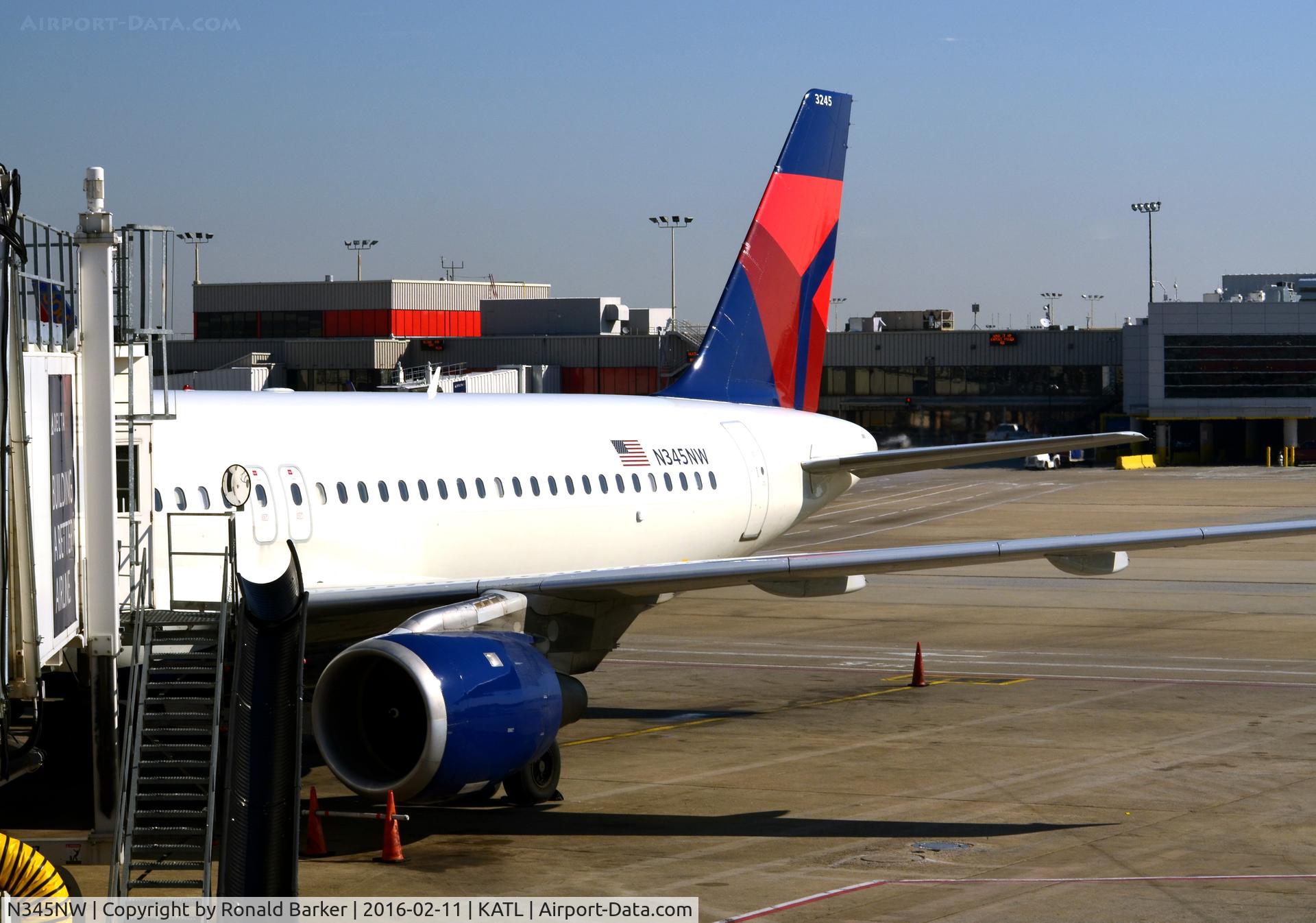 N345NW, 1993 Airbus A320-212 C/N 399, At the gate Atlanta