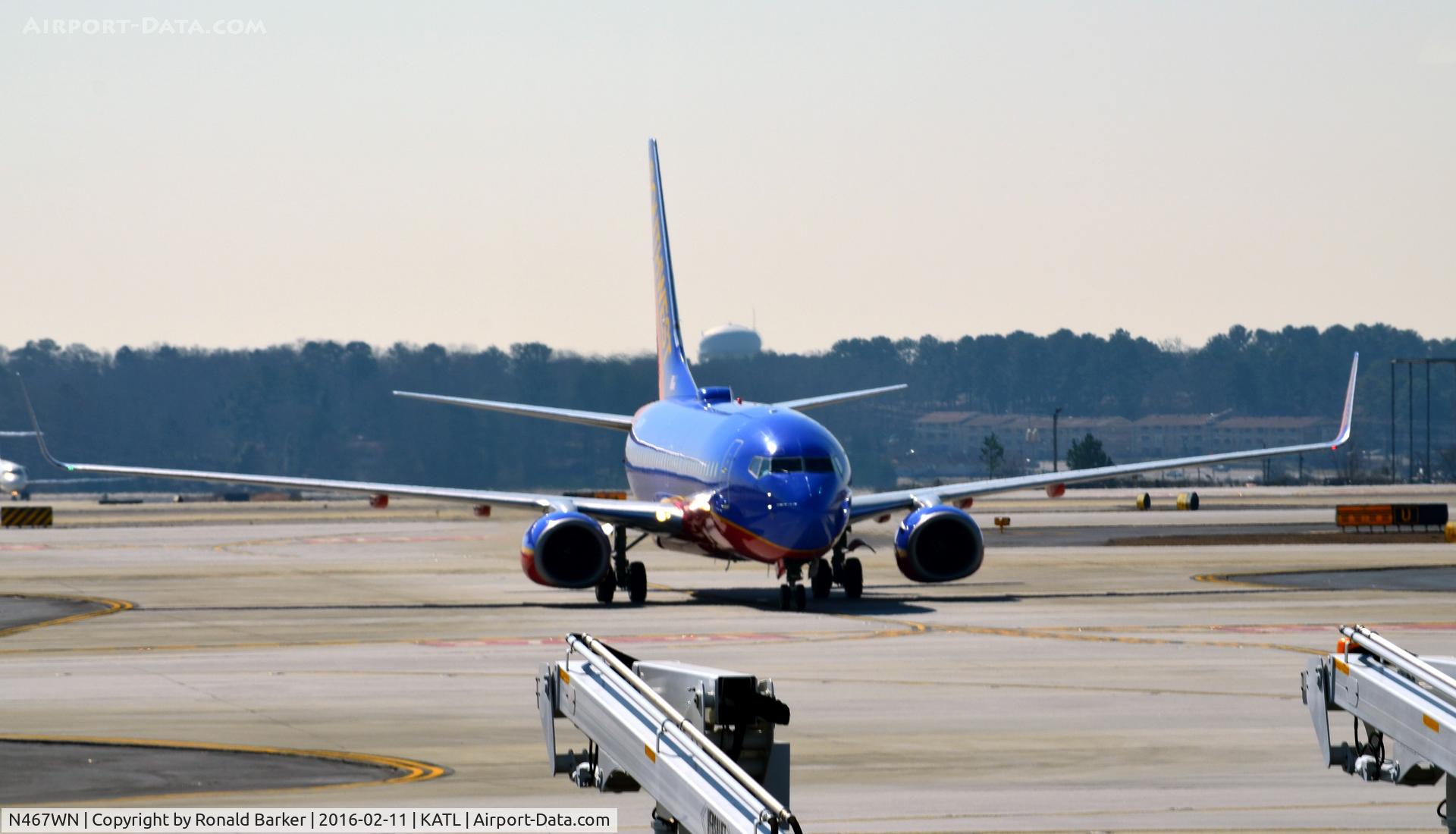 N467WN, 2004 Boeing 737-7H4 C/N 33830, Taxi Atlanta