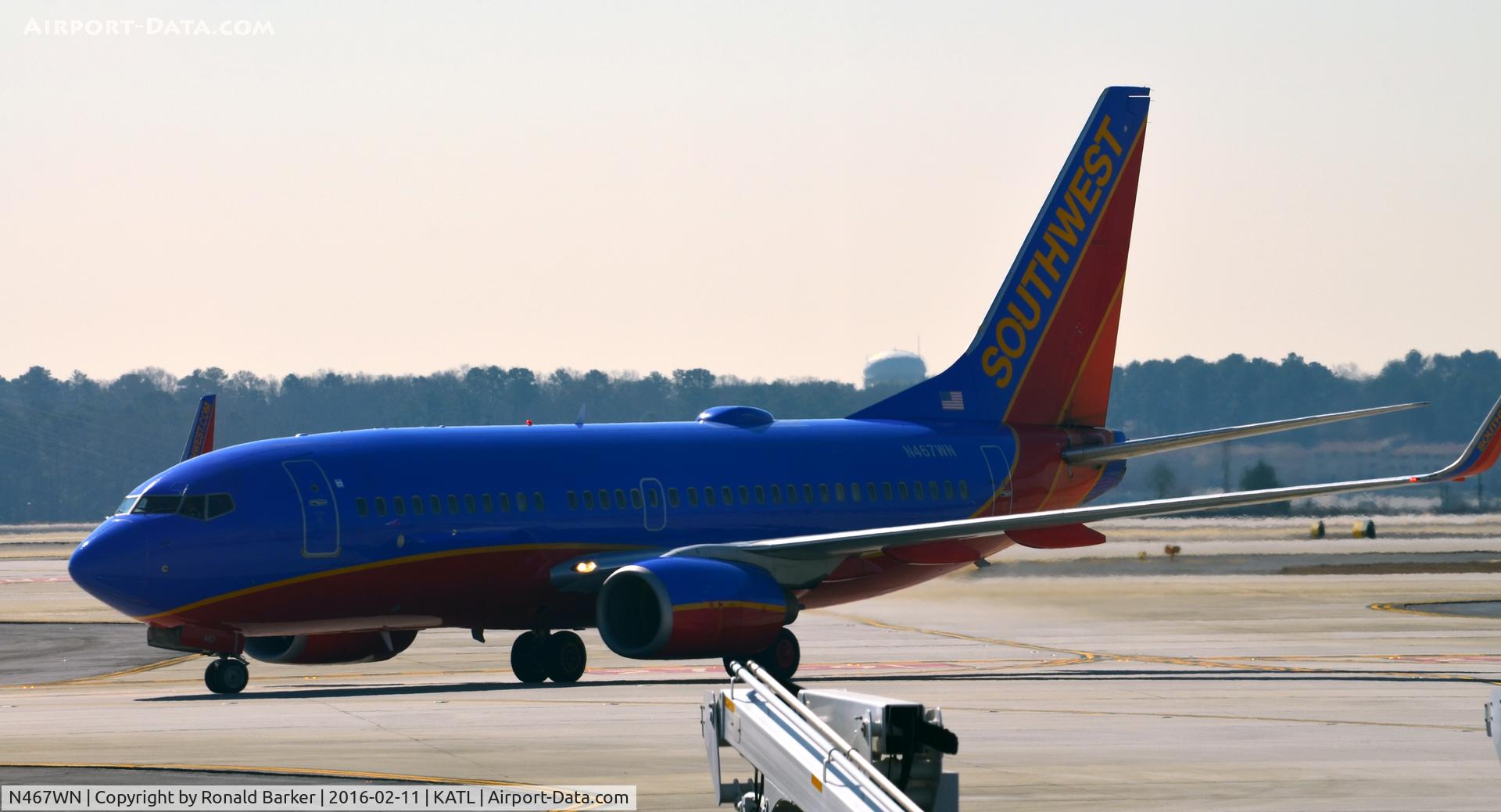 N467WN, 2004 Boeing 737-7H4 C/N 33830, Taxi Atlanta