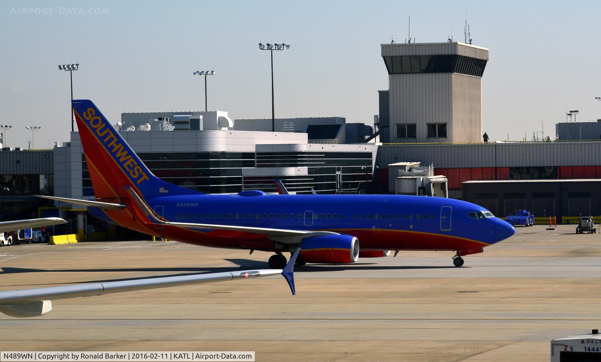 N489WN, 2004 Boeing 737-7H4 C/N 33855, Taxi Atlanta