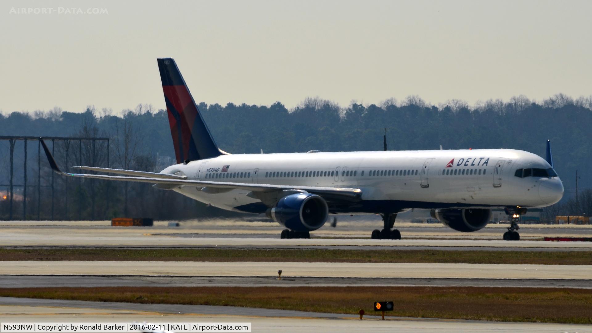 N593NW, 2003 Boeing 757-351 C/N 32993, Taxi Atlanta