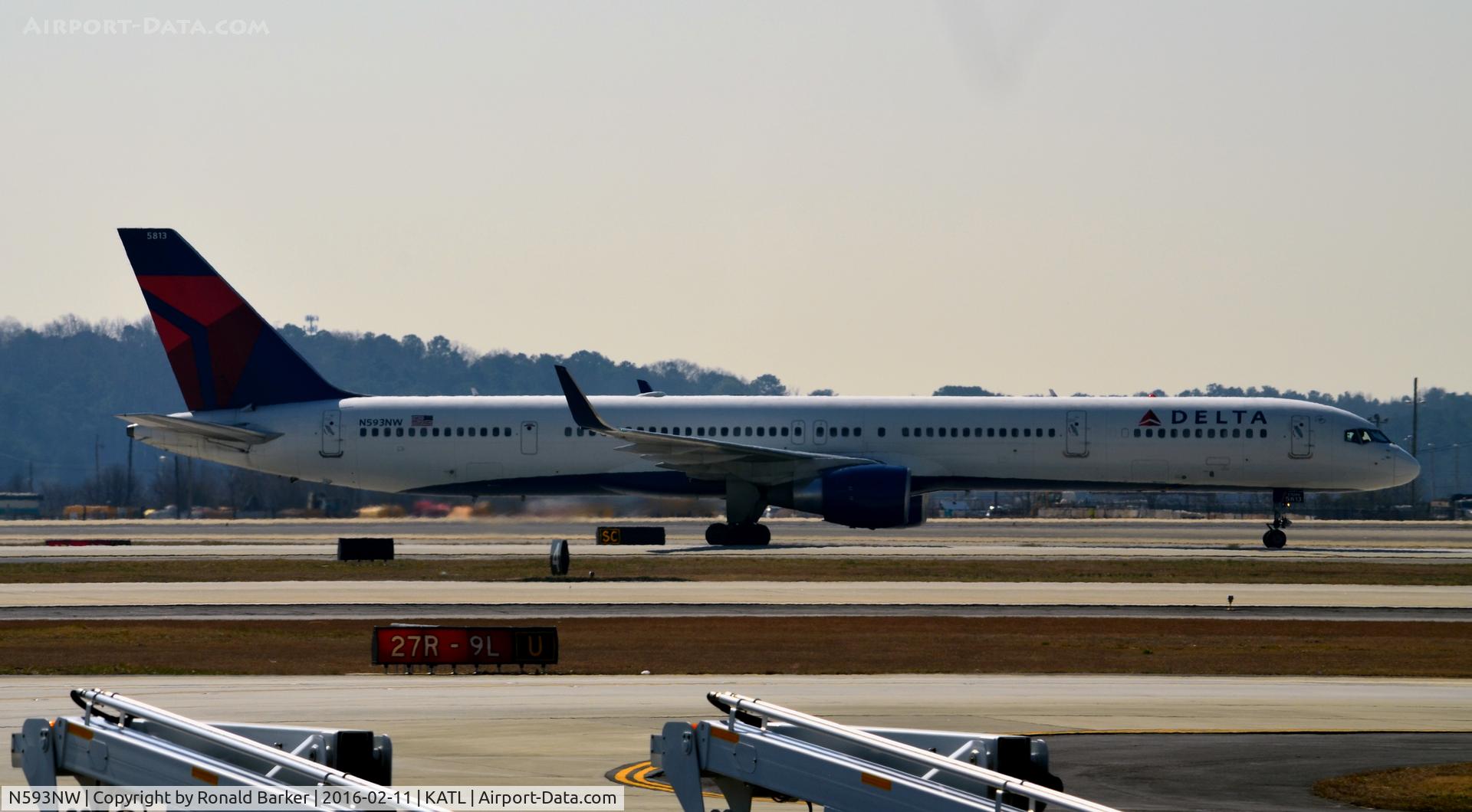 N593NW, 2003 Boeing 757-351 C/N 32993, Taxi Atlanta