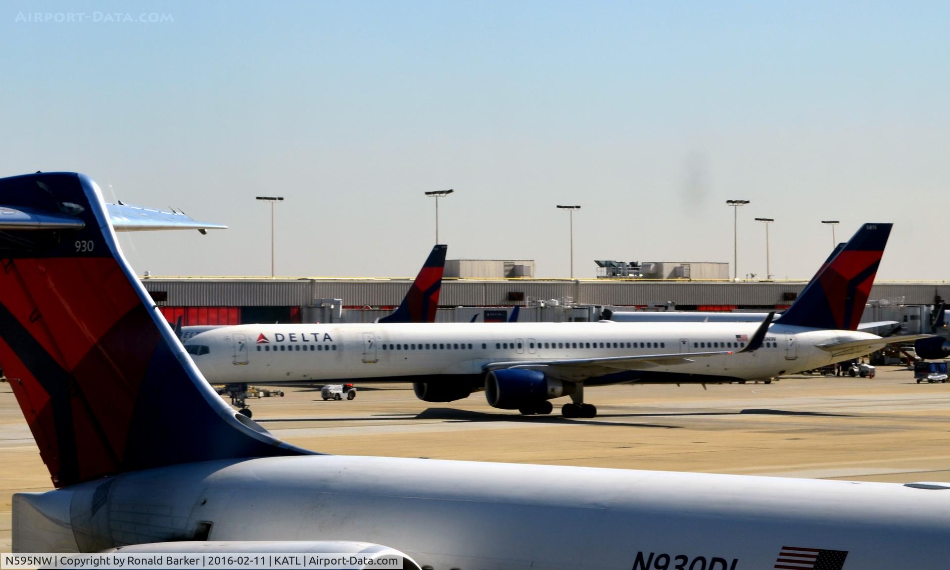N595NW, 2003 Boeing 757-351 C/N 32995, Taxi Atlanta