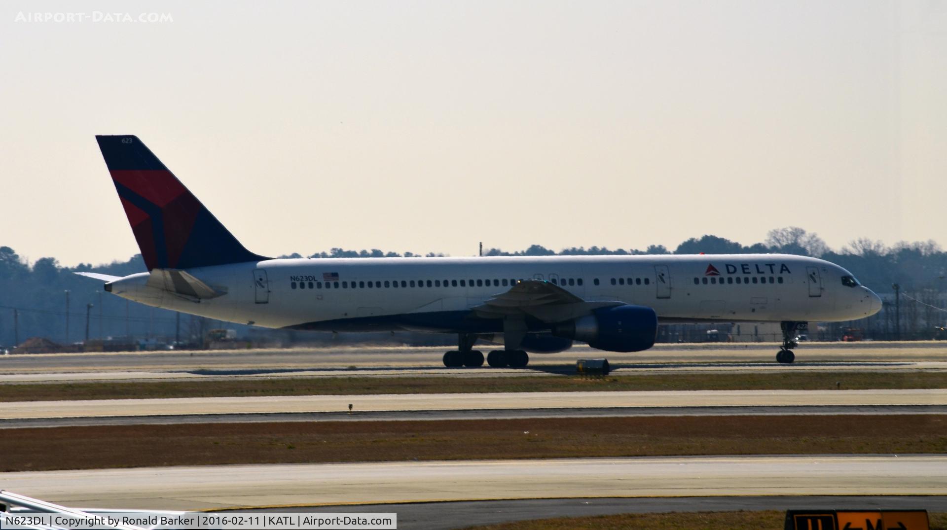 N623DL, 1987 Boeing 757-232 C/N 22913, Taxi Atlanta