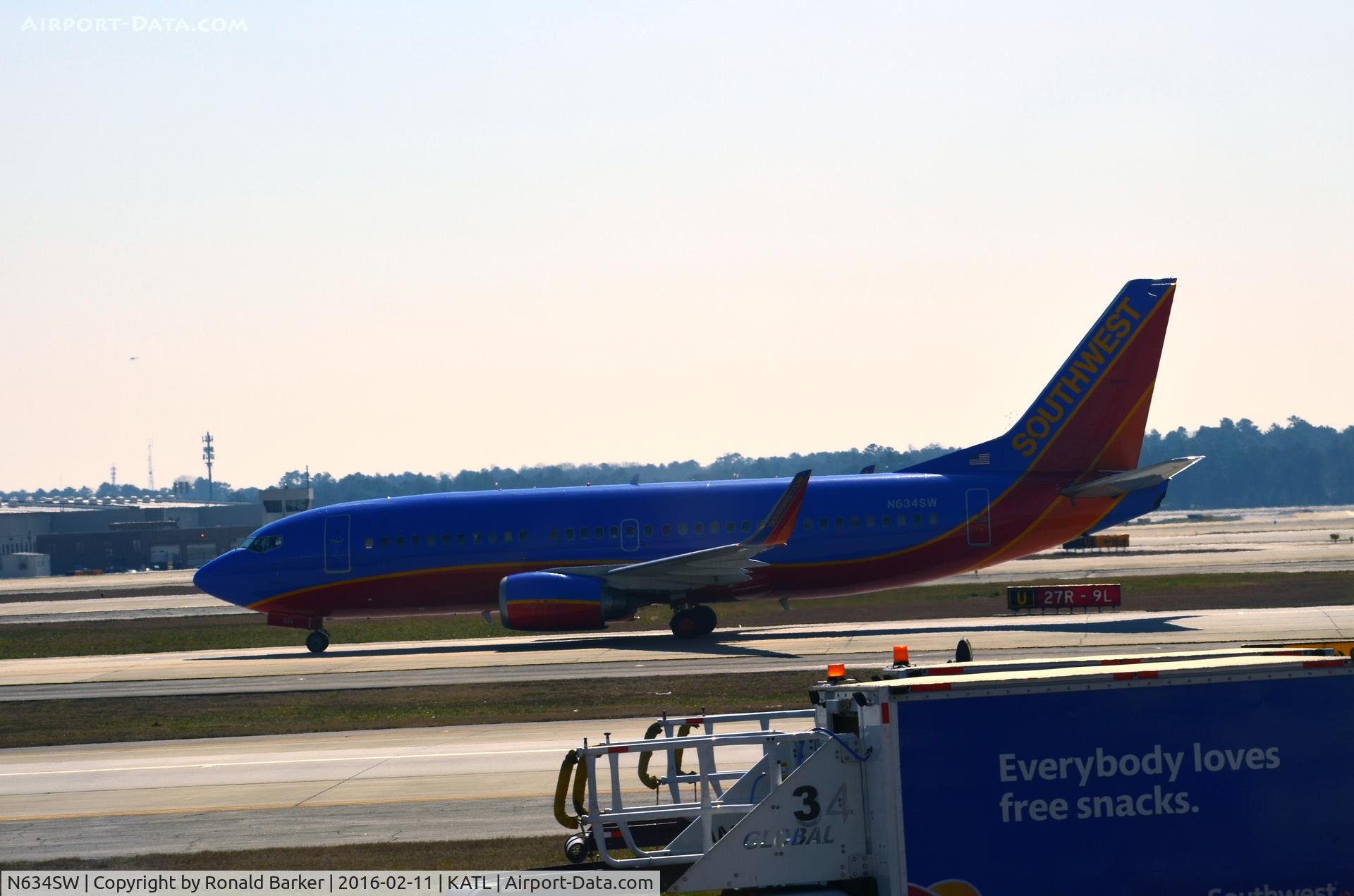 N634SW, 1996 Boeing 737-3H4 C/N 27937, Taxi Atlanta
