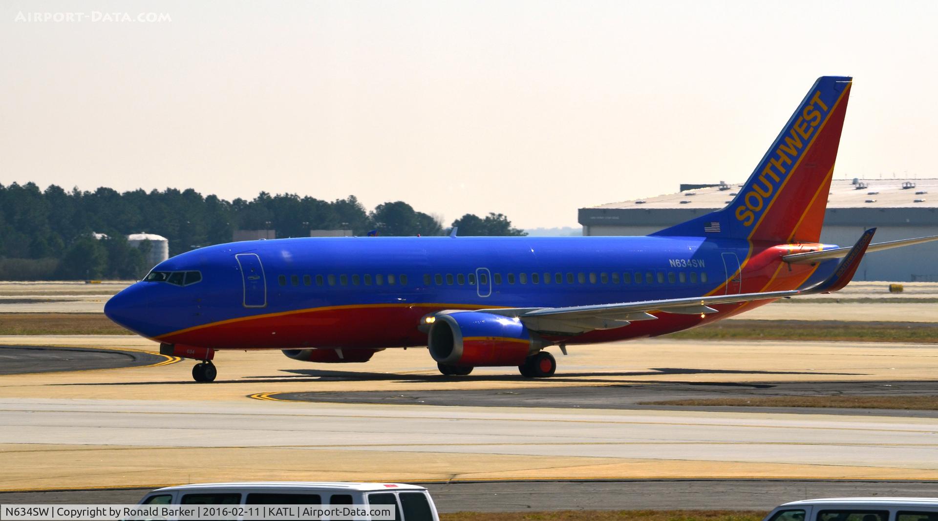 N634SW, 1996 Boeing 737-3H4 C/N 27937, Taxi Atlanta