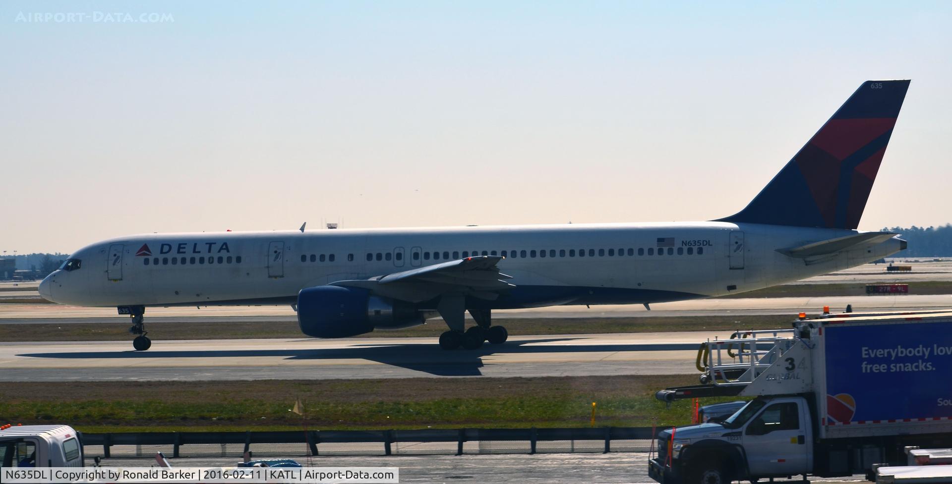 N635DL, 1988 Boeing 757-232 C/N 23762, Taxi Atlanta