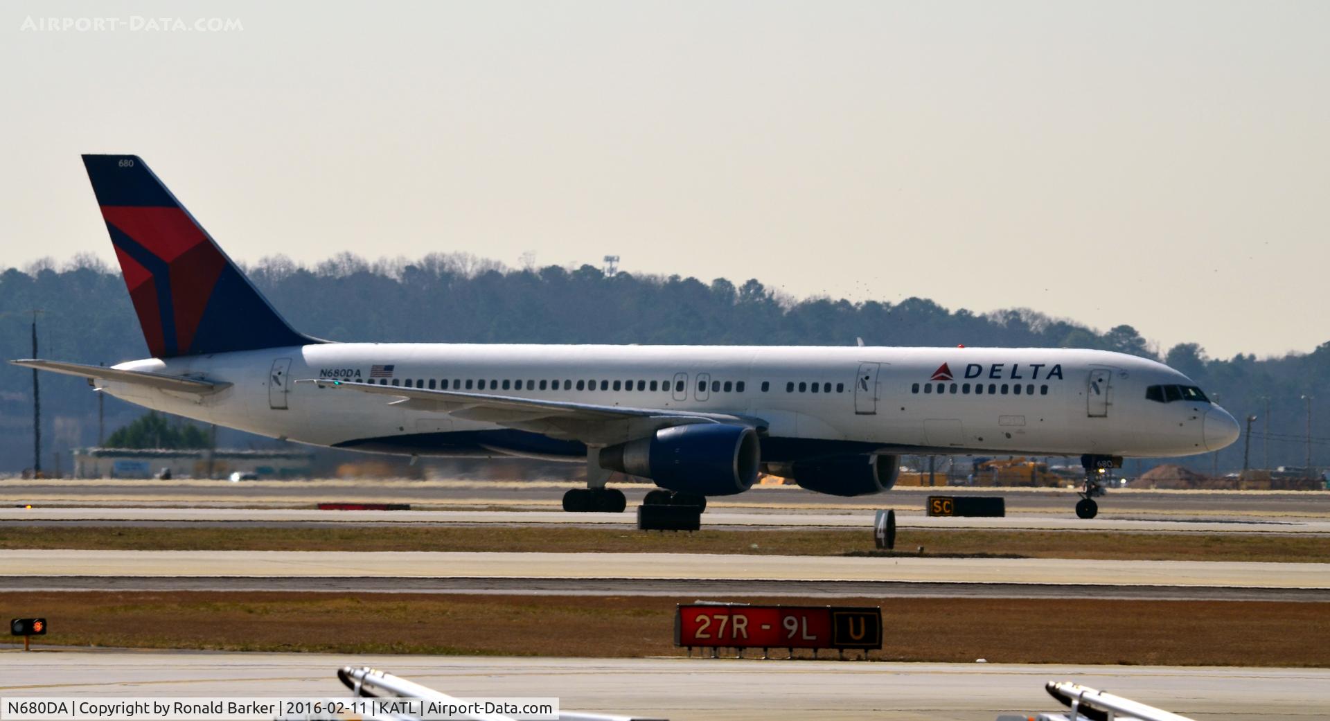 N680DA, 1992 Boeing 757-232 C/N 26956, Taxi Atlanta
