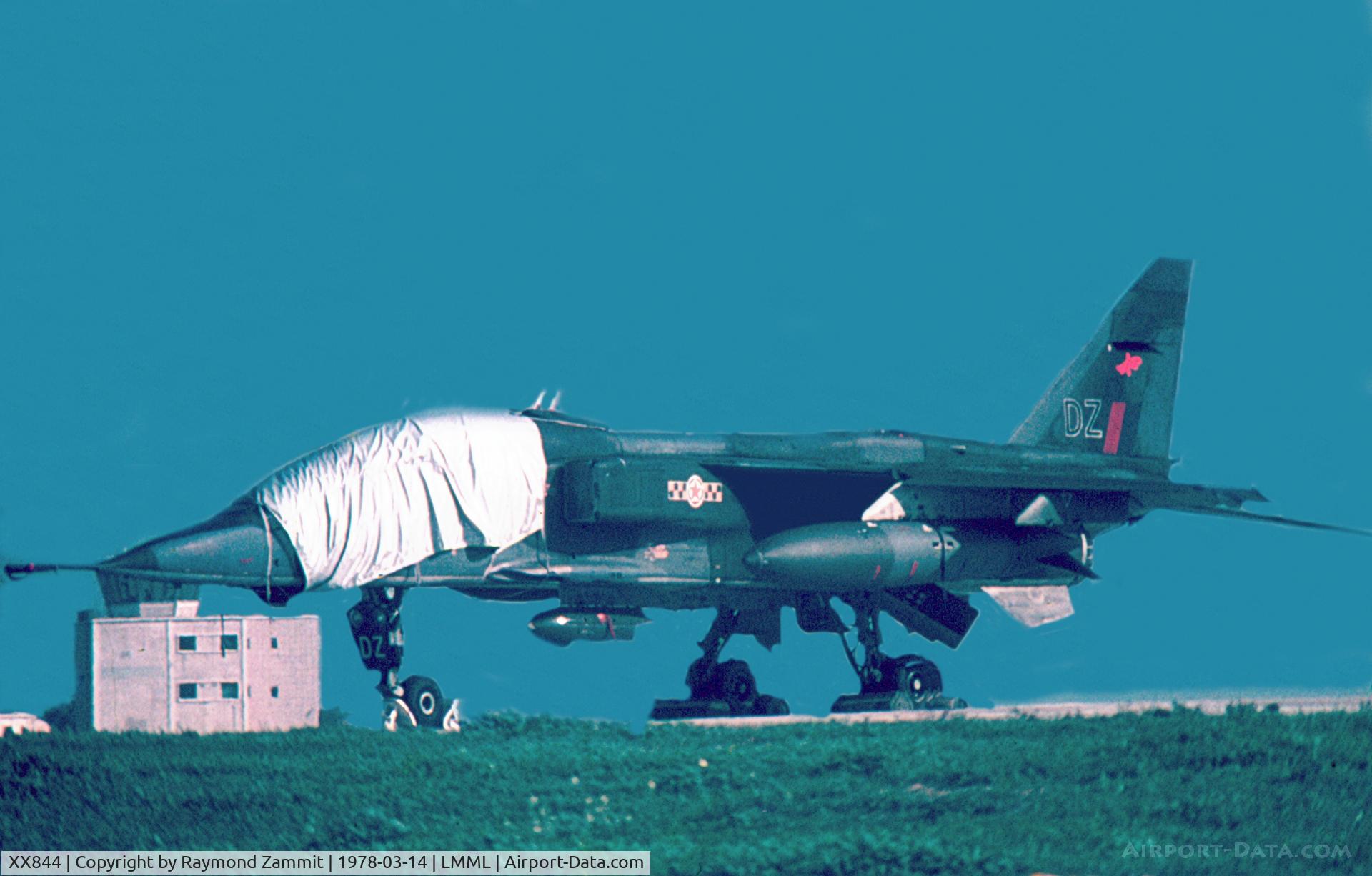 XX844, 1975 Sepecat Jaguar T.2 C/N B.32, Sepecat Jaguar T.2 XX844/DZ of 31 Sqdn Royal Air Force
