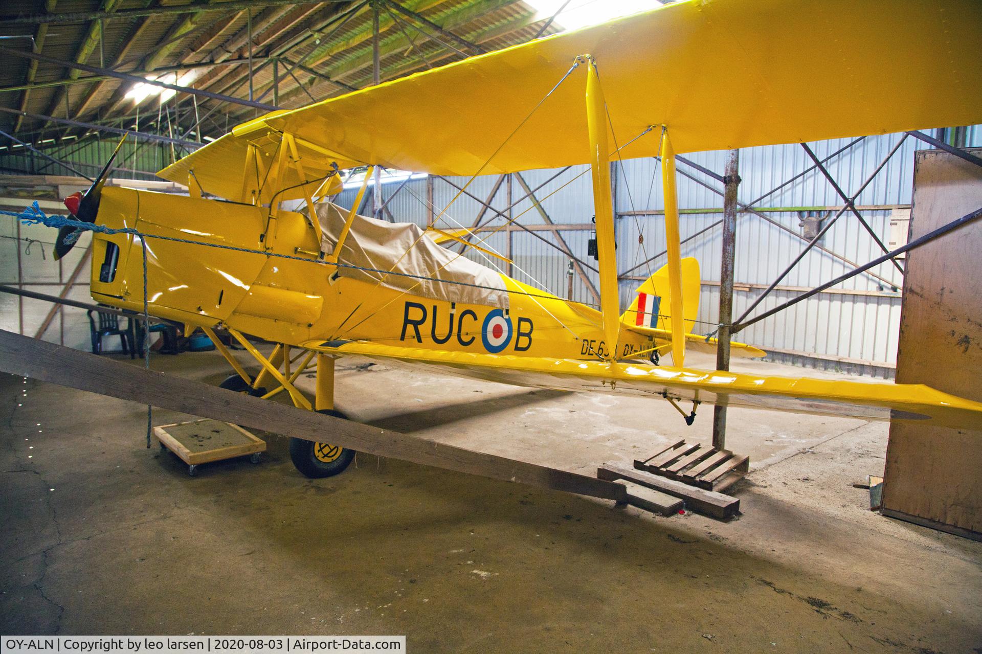 OY-ALN, 1942 De Havilland DH-82A Tiger Moth II C/N 85593, Spjald Denmark 3.8.2020
