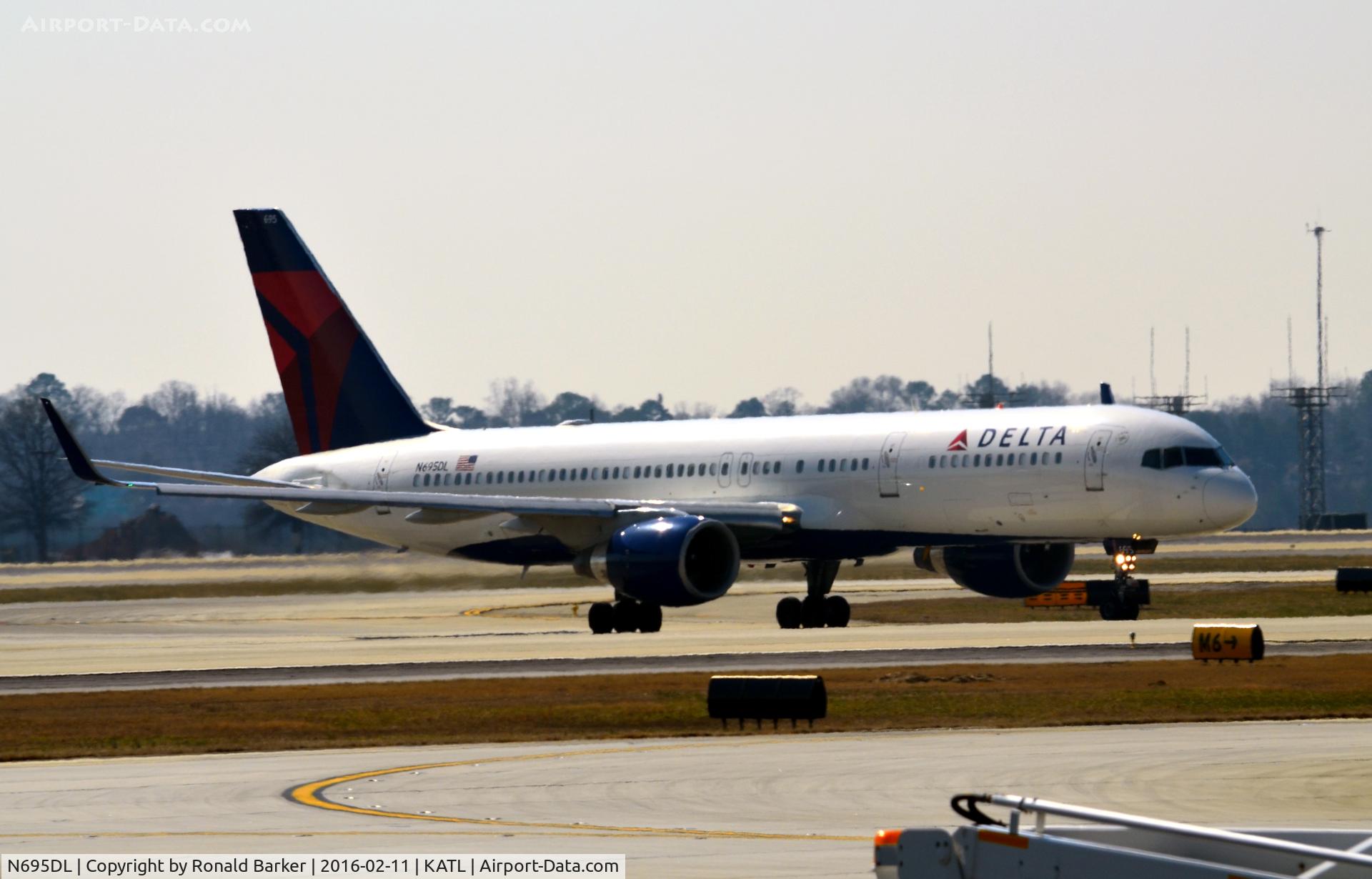 N695DL, 1998 Boeing 757-232 C/N 29727, Taxi Atlanta