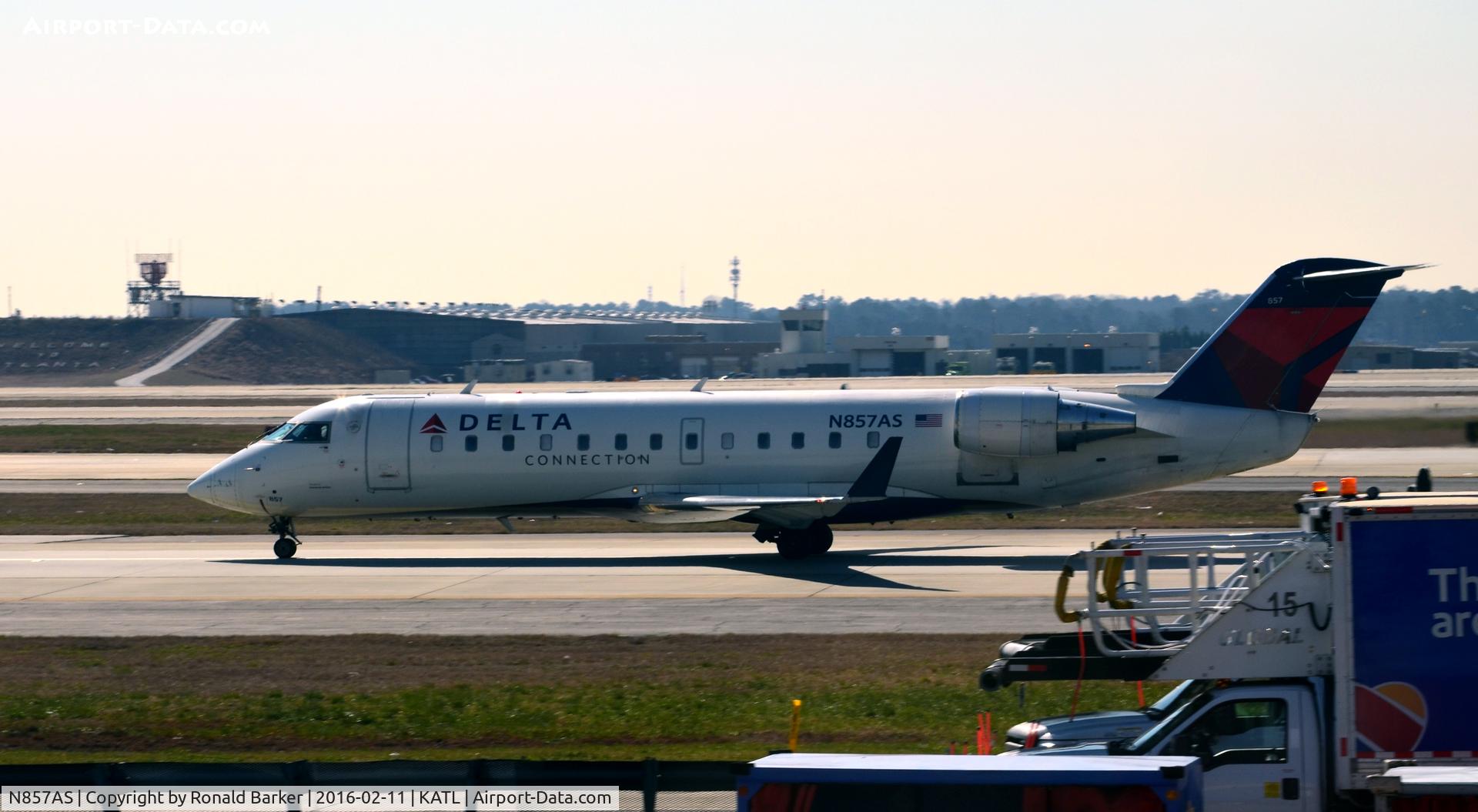 N857AS, 2000 Bombardier CRJ-200ER (CL-600-2B19) C/N 7411, Taxi Atlanta