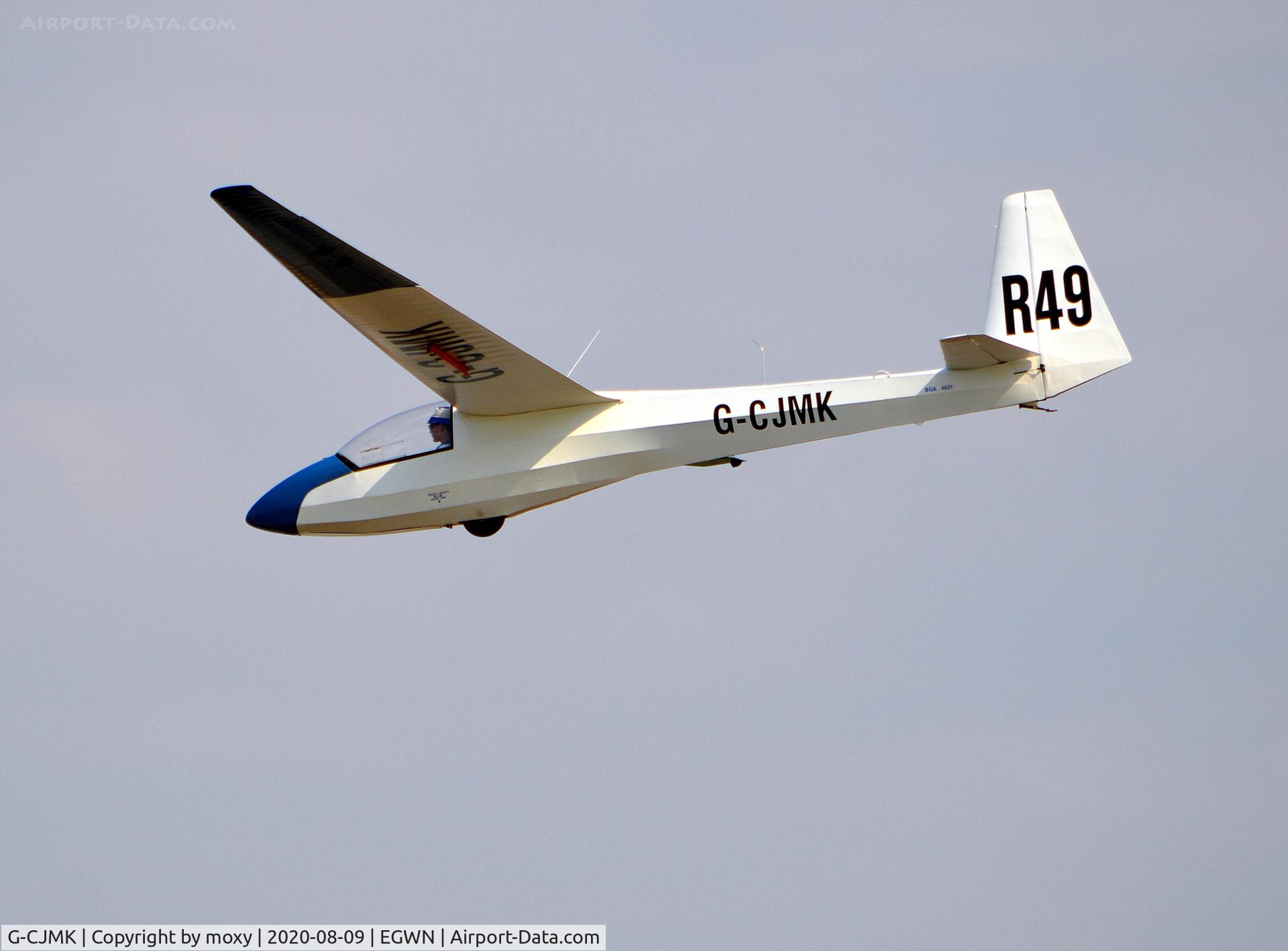 G-CJMK, 1976 Alexander Schleicher ASK 18 C/N 18023, Schleicher ASK 18 landing at RAF Halton.