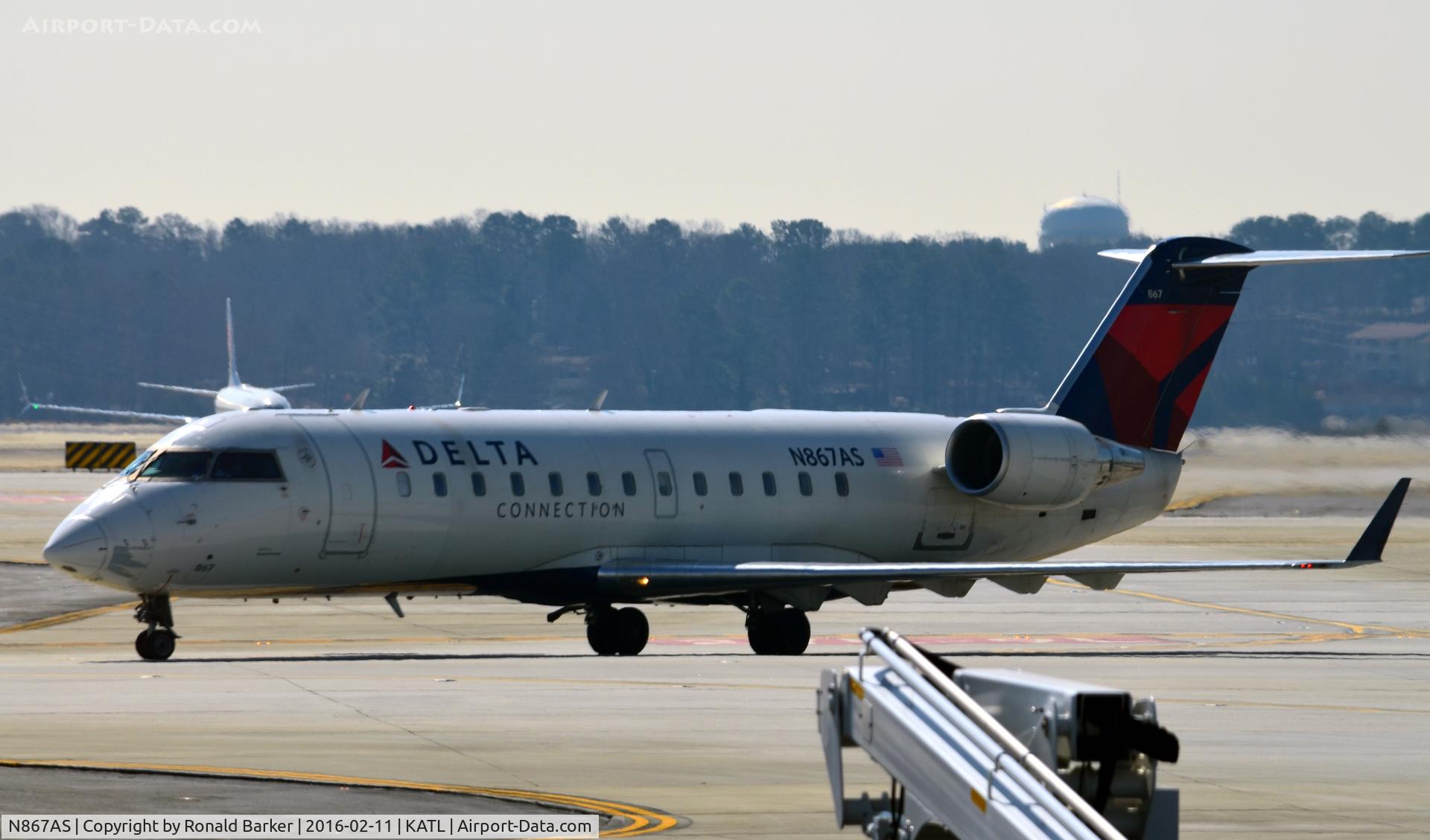 N867AS, 2000 Bombardier CRJ-200ER (CL-600-2B19) C/N 7463, Taxi Atlanta