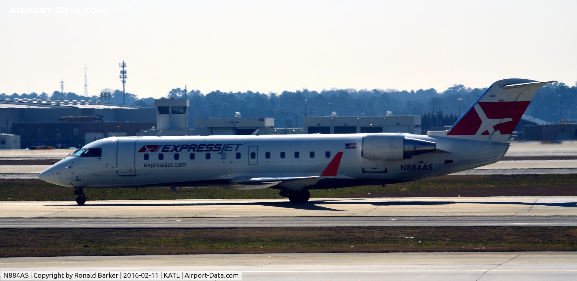 N884AS, 2001 Bombardier CRJ-200ER (CL-600-2B19) C/N 7513, Taxi Atlanta