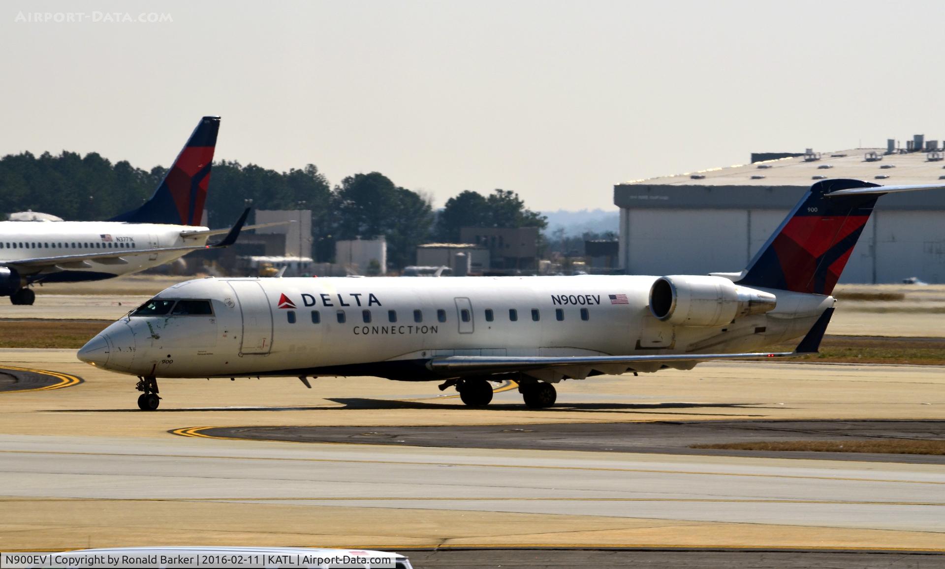 N900EV, 2002 Bombardier CRJ-200ER (CL-600-2B19) C/N 7608, Taxi Atlanta