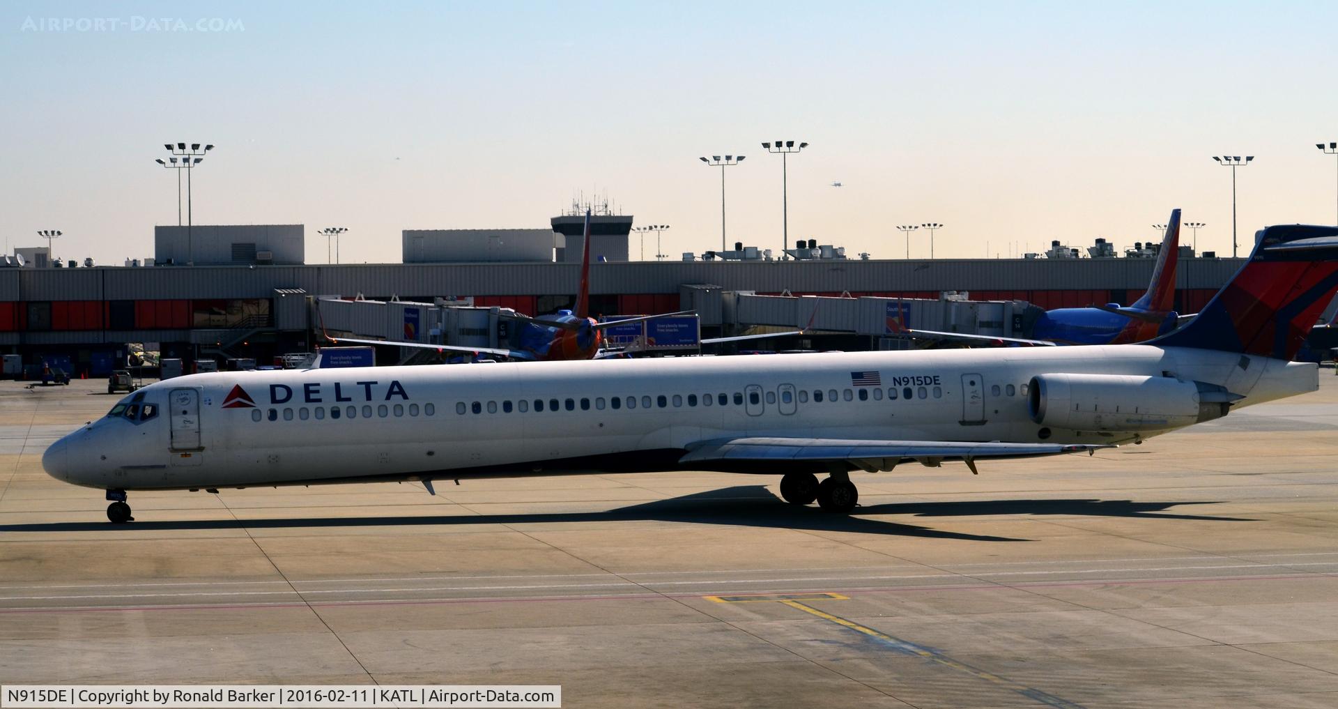 N915DE, 1993 McDonnell Douglas MD-88 C/N 53420, Taxi Atlanta