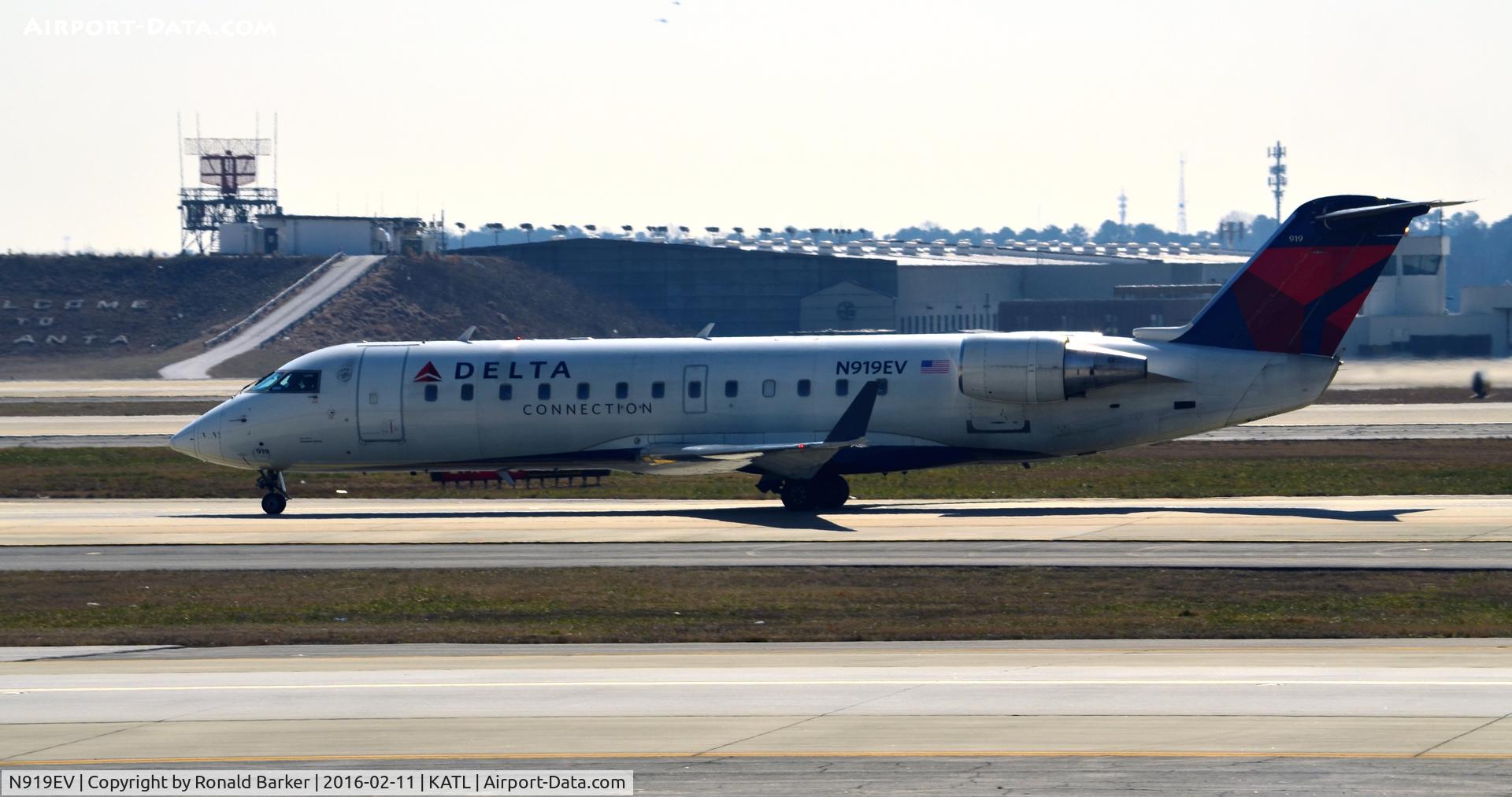 N919EV, 2003 Bombardier CRJ-200ER (CL-600-2B19) C/N 7780, Taxi Atlanta