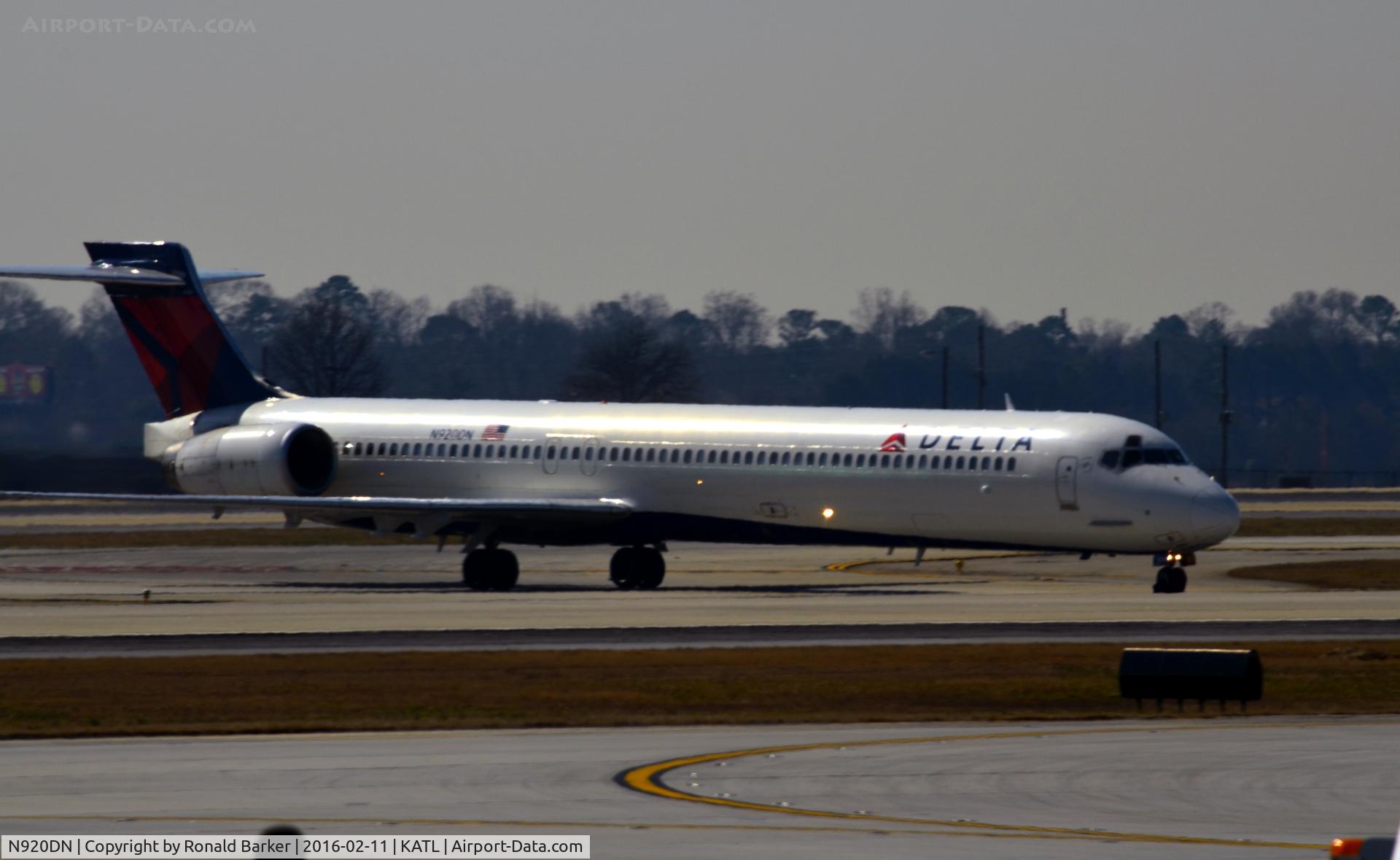 N920DN, 1997 McDonnell Douglas MD-90-30 C/N 53582, Taxi Atlanta