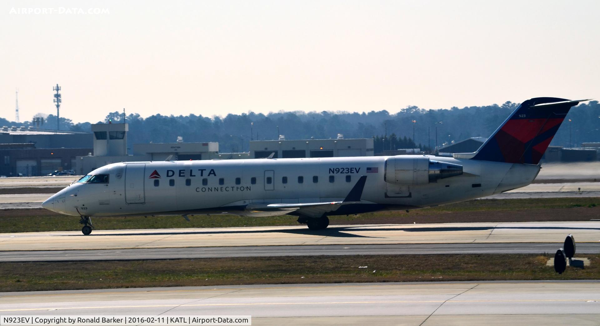 N923EV, 2003 Bombardier CRJ-200ER (CL-600-2B19) C/N 7826, Taxi Atlanta