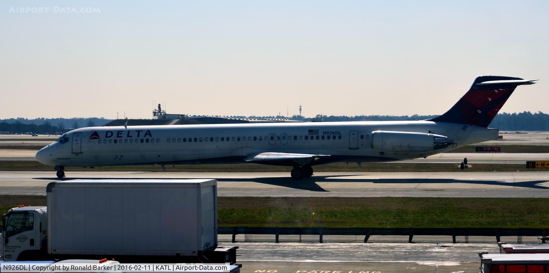 N926DL, 1988 McDonnell Douglas MD-88 C/N 49713, Taxi Atlanta