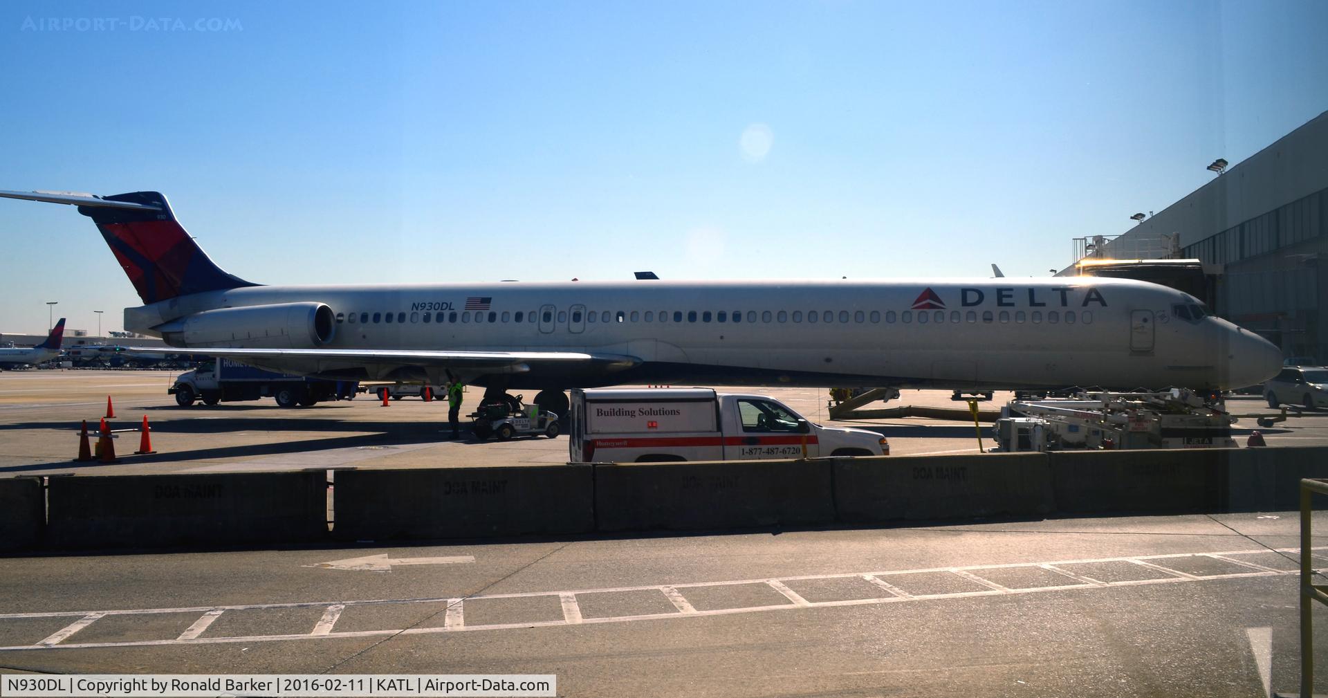 N930DL, 1988 McDonnell Douglas MD-88 C/N 49717, At the gate Atlanta