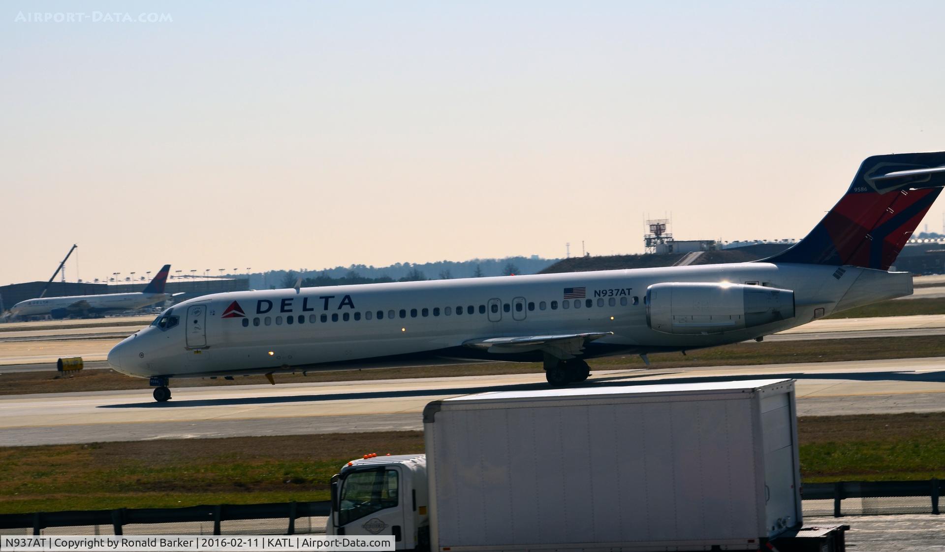 N937AT, 2001 Boeing 717-200 C/N 55091, Taxi Atlanta