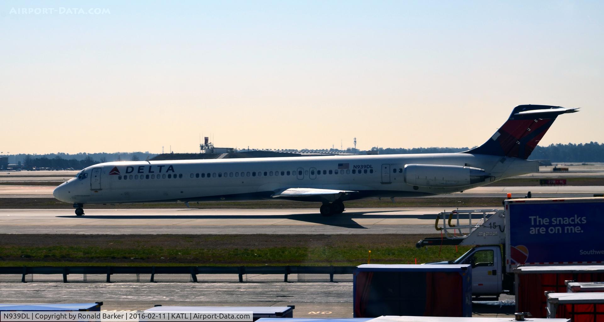 N939DL, 1989 McDonnell Douglas MD-88 C/N 49812, Taxi Atlanta