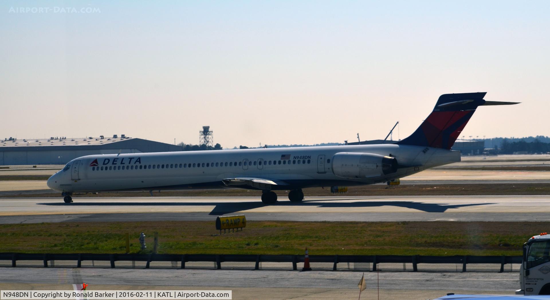 N948DN, 1996 McDonnell Douglas MD-90-30 C/N 53357, Taxi Atlanta