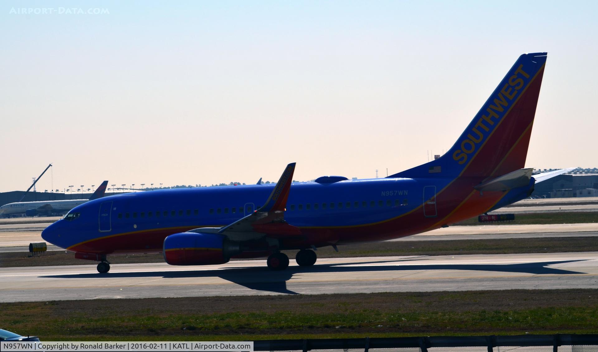N957WN, 2011 Boeing 737-7H4 C/N 41528, Taxi Atlanta