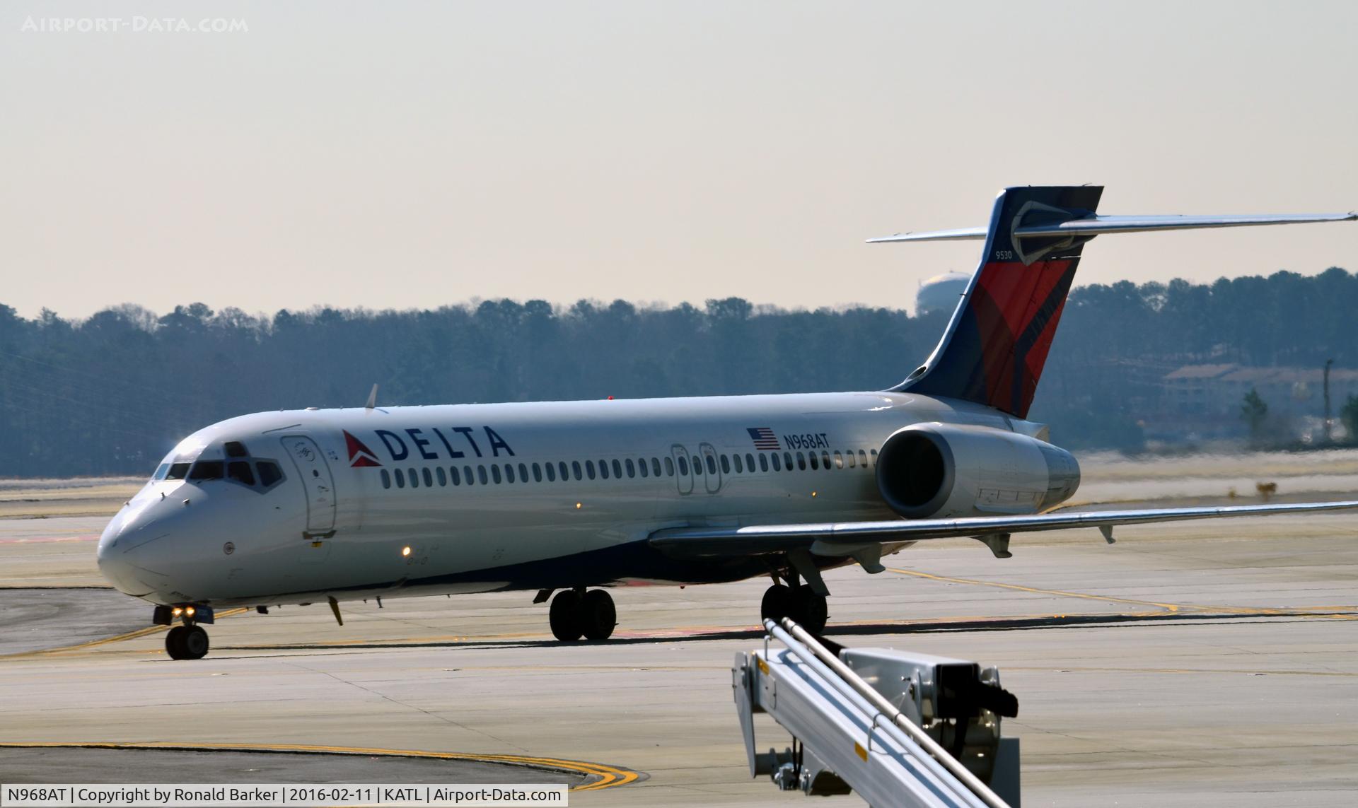 N968AT, 2001 Boeing 717-200 C/N 55029, Taxi Atlanta