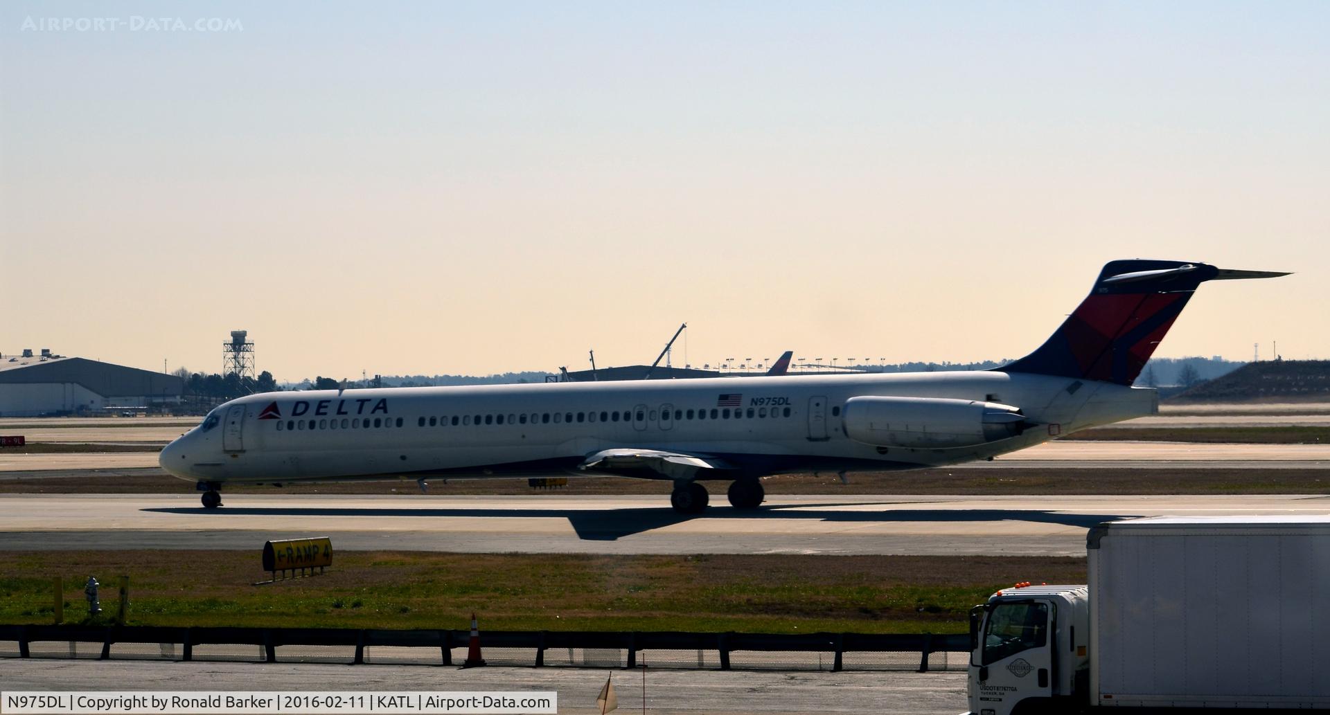 N975DL, 1991 McDonnell Douglas MD-88 C/N 53243, Taxi Atlanta