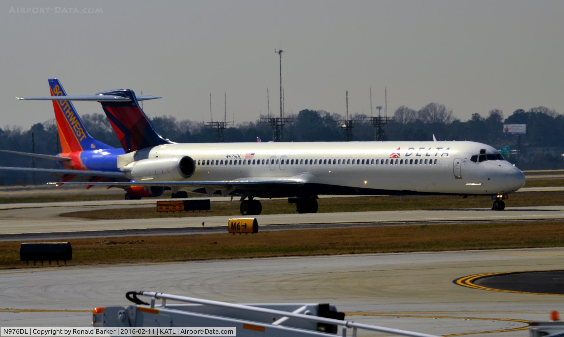 N976DL, 1991 McDonnell Douglas MD-88 C/N 53257, Taxi Atlanta