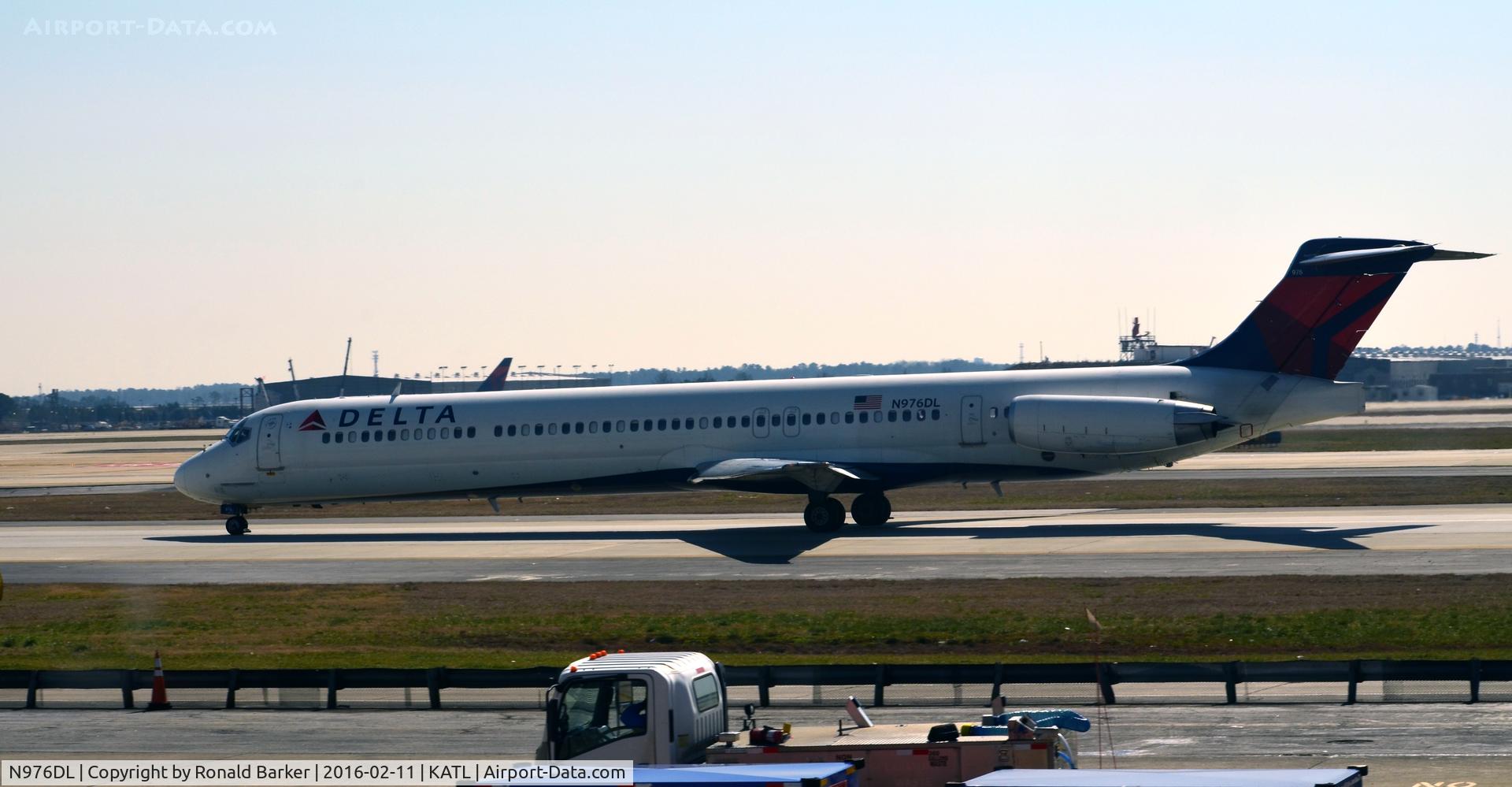 N976DL, 1991 McDonnell Douglas MD-88 C/N 53257, Taxi Atlanta