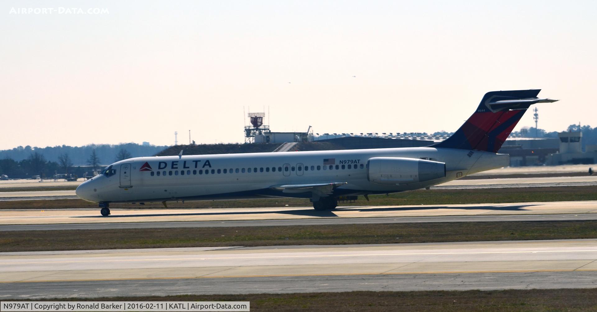 N979AT, 2002 Boeing 717-200 C/N 55038, Taxi Atlanta
