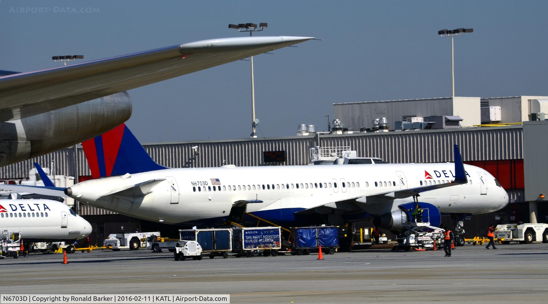 N6703D, 2000 Boeing 757-232 C/N 30234, At the gate Atlanta
